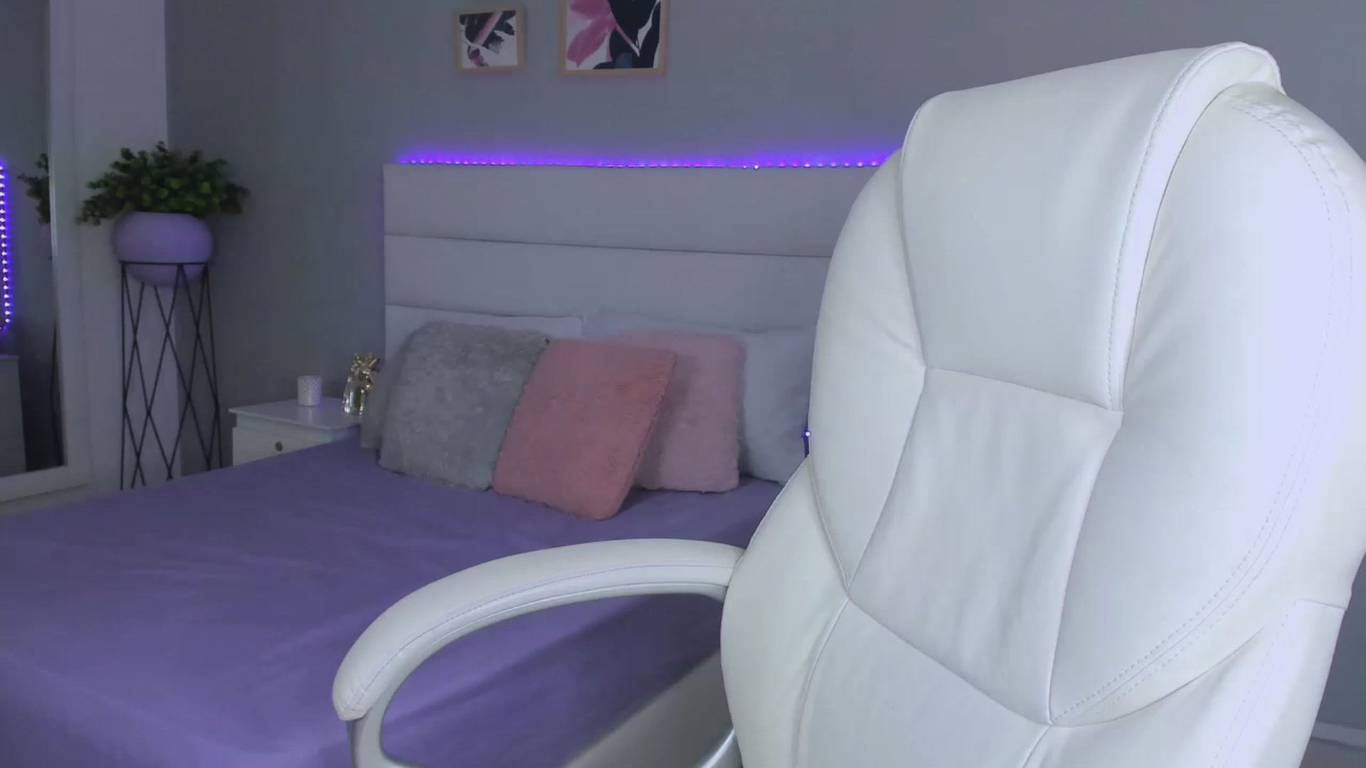 Gallery image thumbnail from Sabrinarey_'s myfreecams stream on, 12/16/2022, 15:39 image 19 of 20