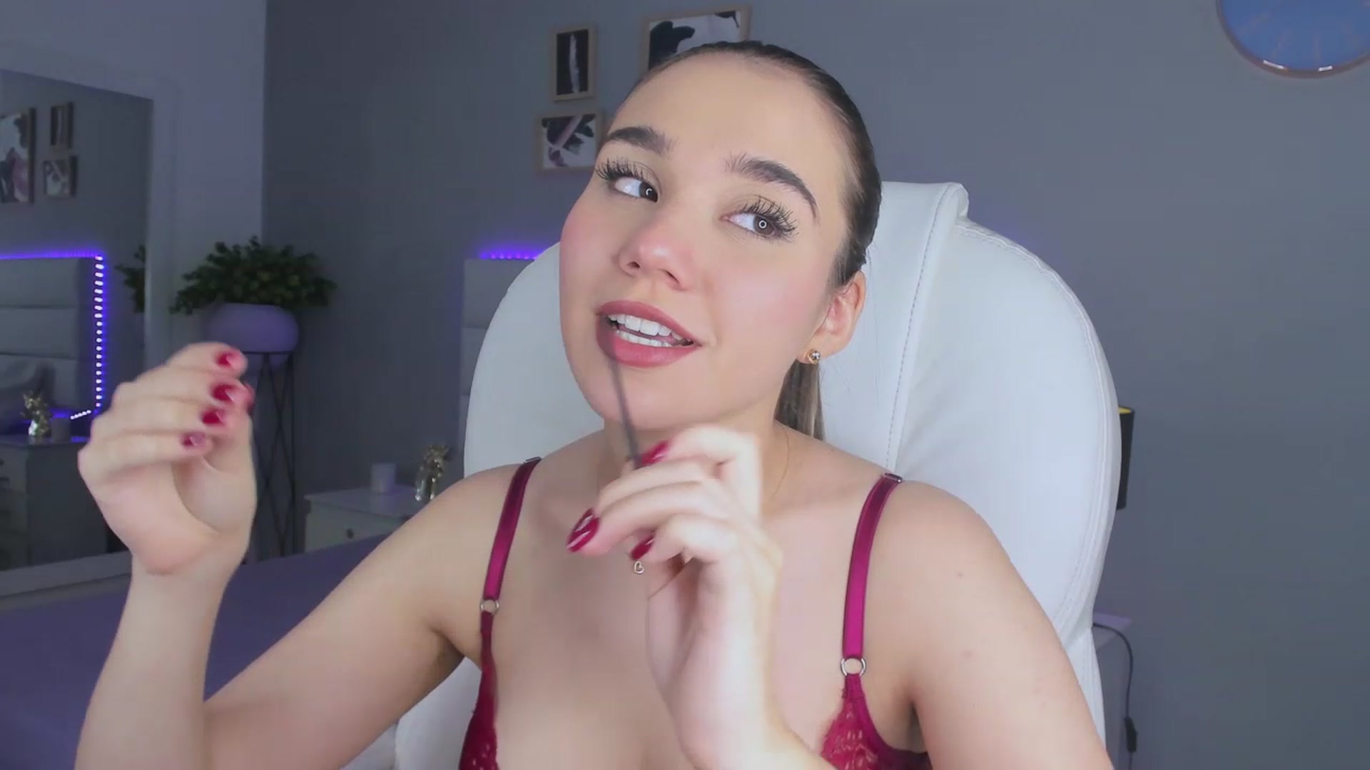 Gallery image thumbnail from Sabrinarey_'s myfreecams stream on, 12/16/2022, 15:39 image 20 of 20