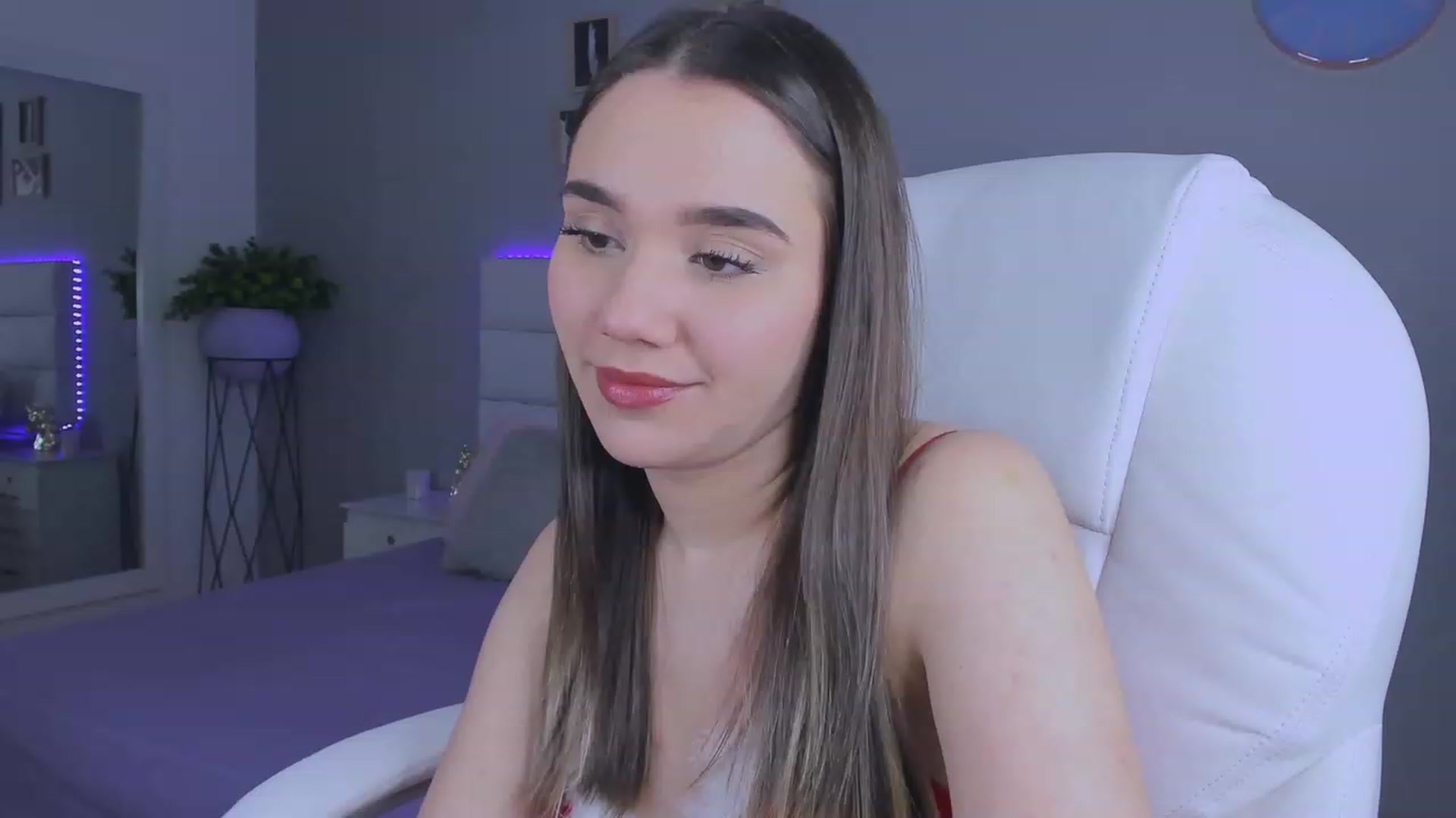 Gallery image thumbnail from Sabrinarey_'s myfreecams stream on, 12/25/2022, 16:46 image 13 of 20