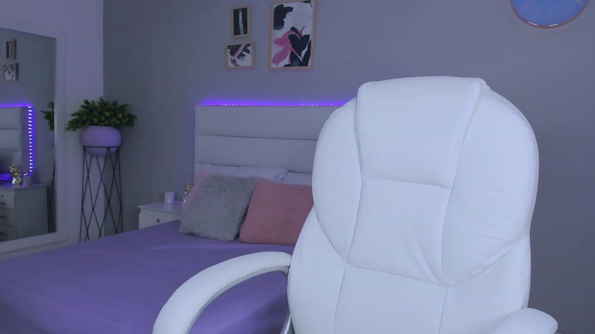 Gallery image thumbnail from Sabrinarey_'s myfreecams stream on, 12/25/2022, 16:46 image 17 of 20