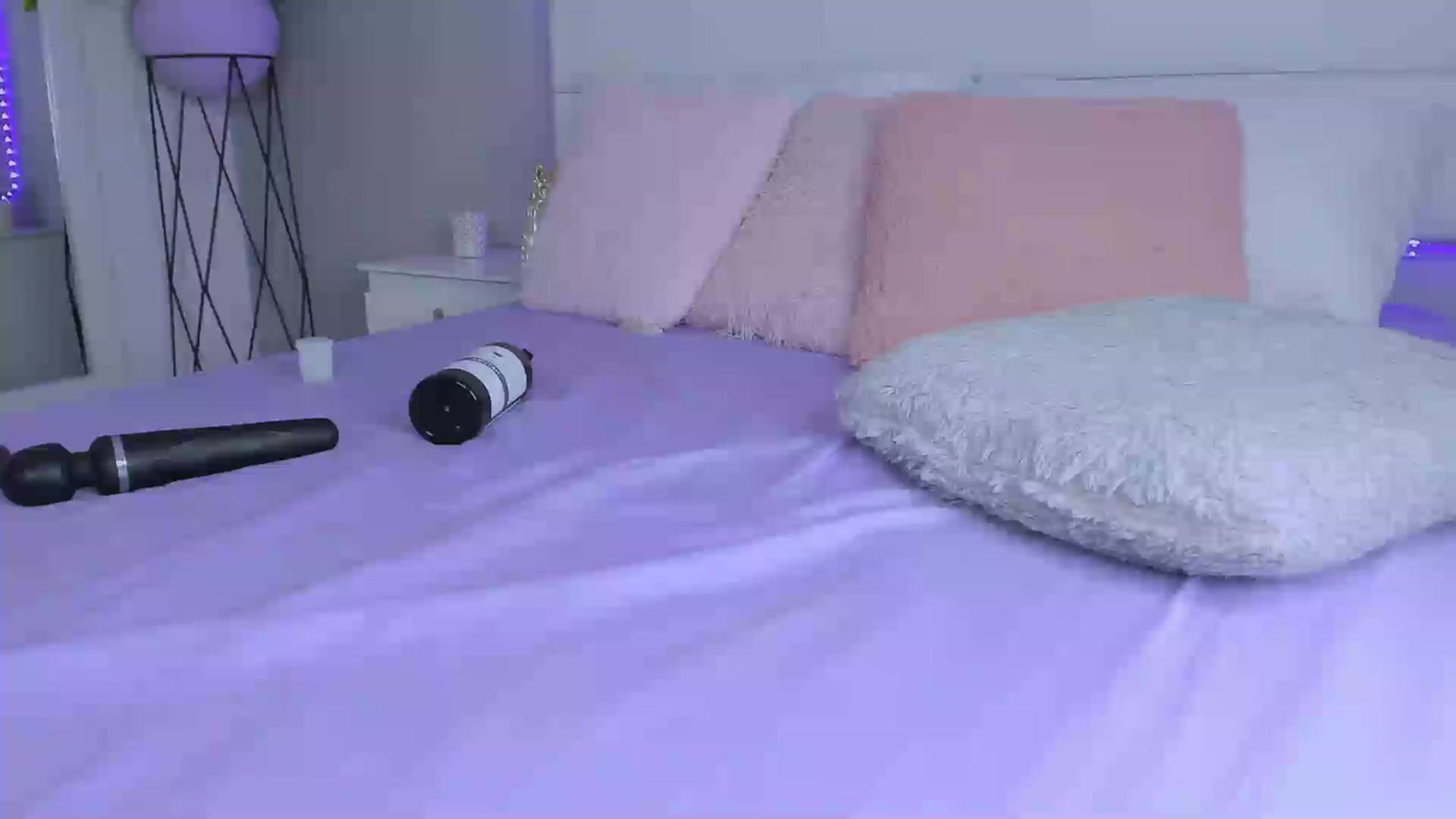 Gallery image thumbnail from Sabrinarey_'s myfreecams stream on, 12/25/2022, 18:03 image 20 of 20