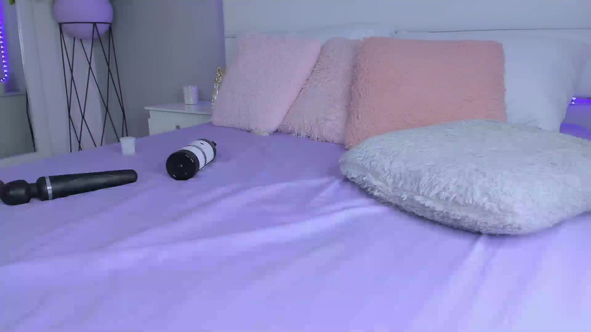 Gallery image thumbnail from Sabrinarey_'s myfreecams stream on, 12/25/2022, 18:03 image 17 of 20