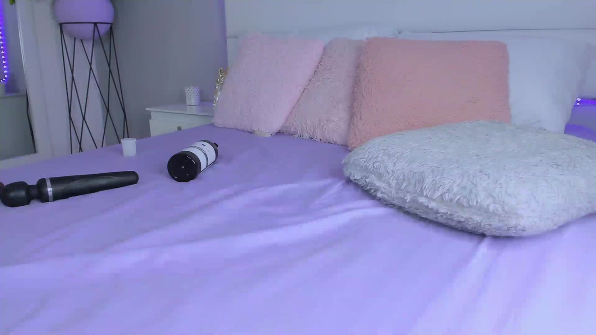 Gallery image thumbnail from Sabrinarey_'s myfreecams stream on, 12/25/2022, 18:03 image 18 of 20