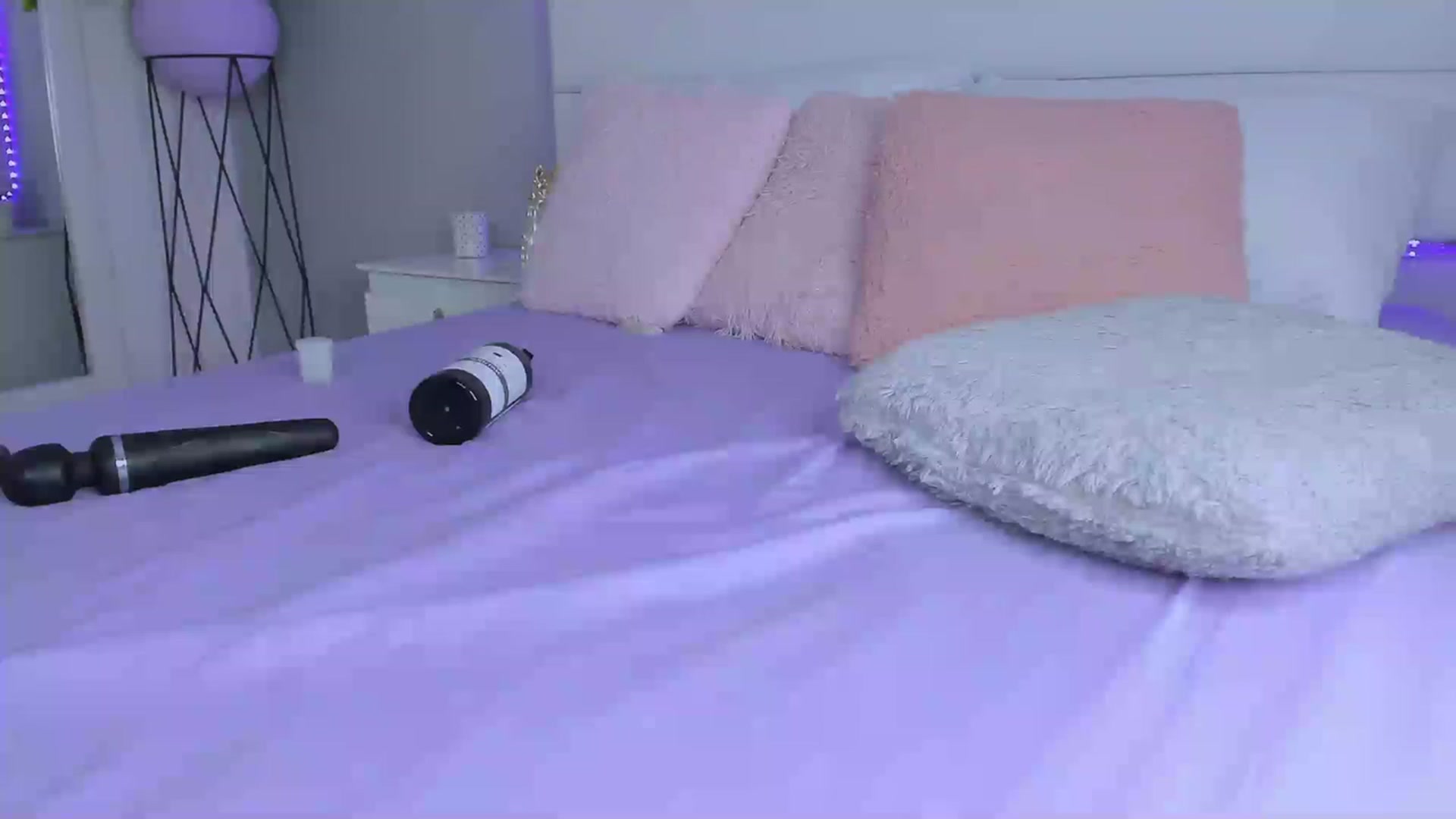 Gallery image thumbnail from Sabrinarey_'s myfreecams stream on, 12/25/2022, 18:03 image 16 of 20