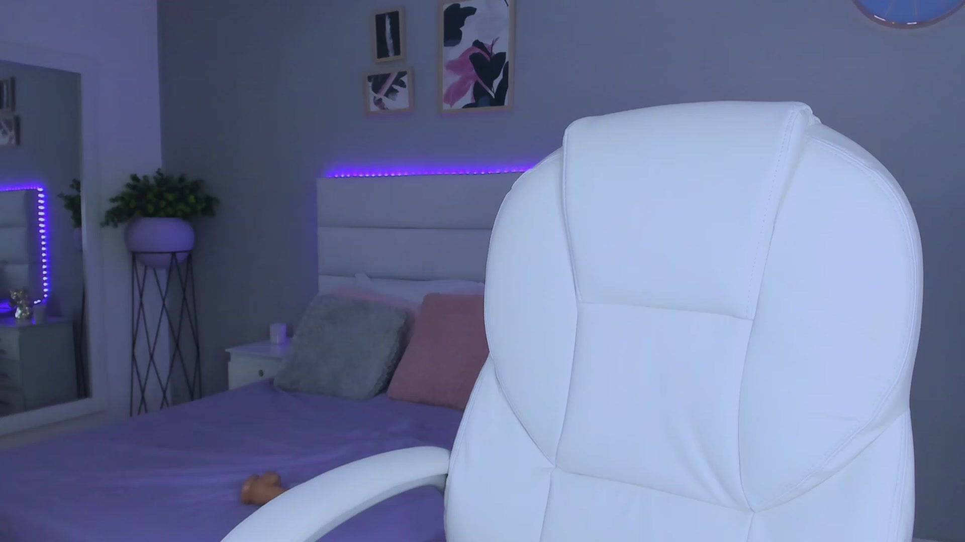 Gallery image thumbnail from Sabrinarey_'s myfreecams stream on, 12/29/2022, 01:02 image 19 of 20