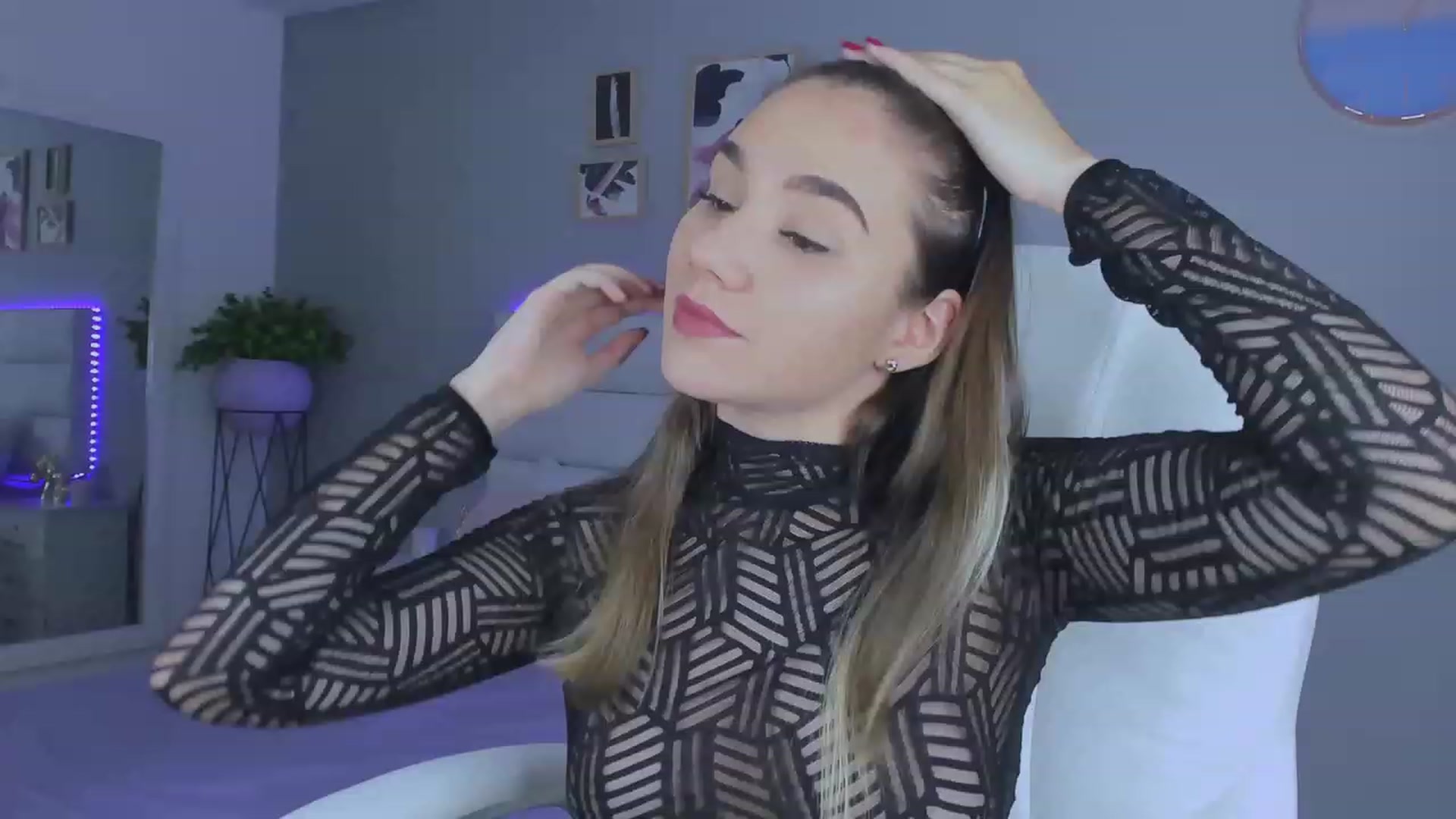 Gallery image thumbnail from Sabrinarey_'s myfreecams stream on, 12/30/2022, 20:05 image 12 of 20
