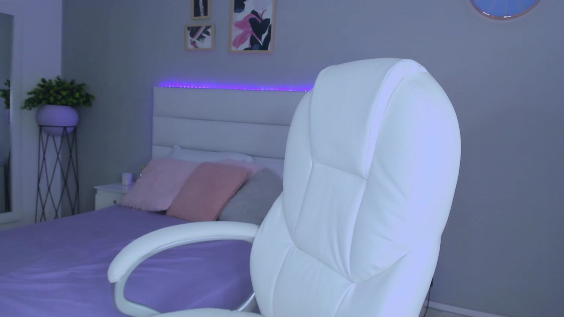 Gallery image thumbnail from Sabrinarey_'s myfreecams stream on, 12/30/2022, 20:05 image 3 of 20