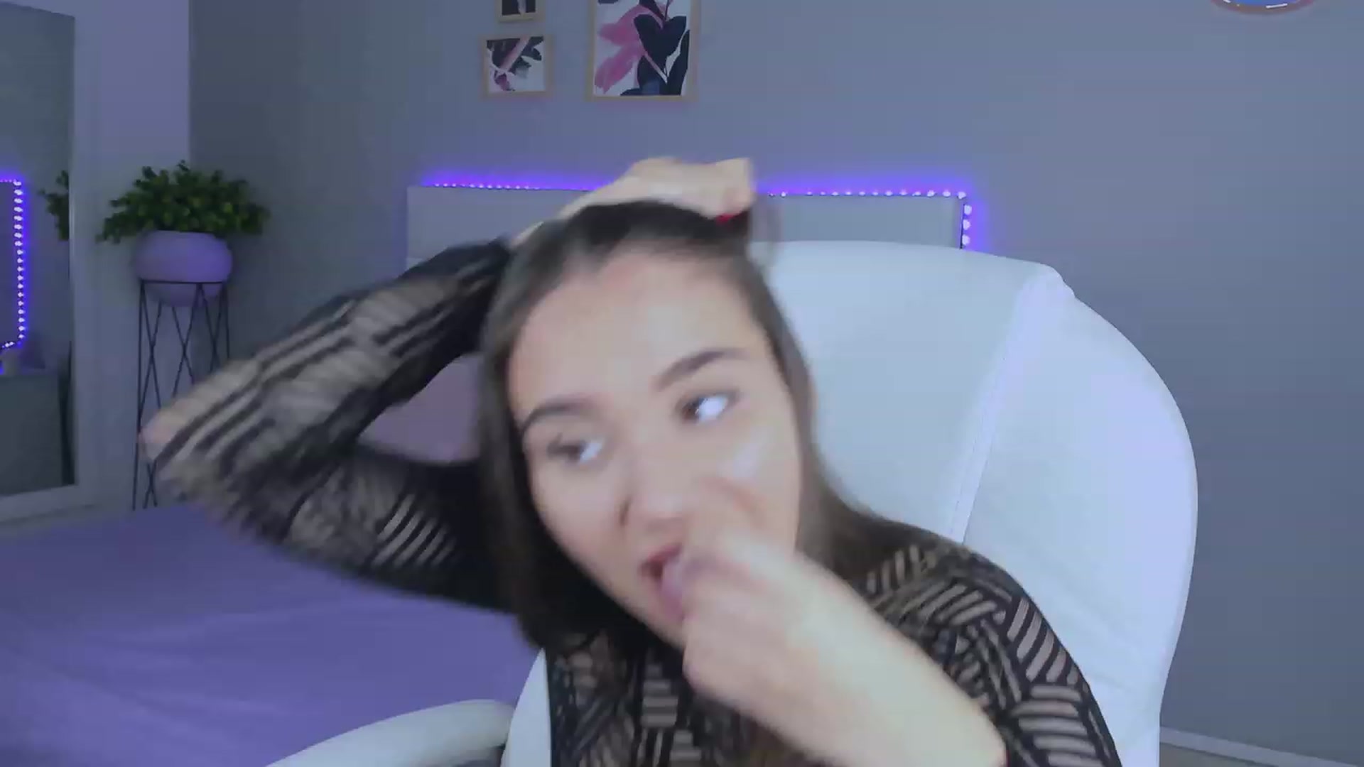 Gallery image thumbnail from Sabrinarey_'s myfreecams stream on, 12/30/2022, 20:05 image 16 of 20