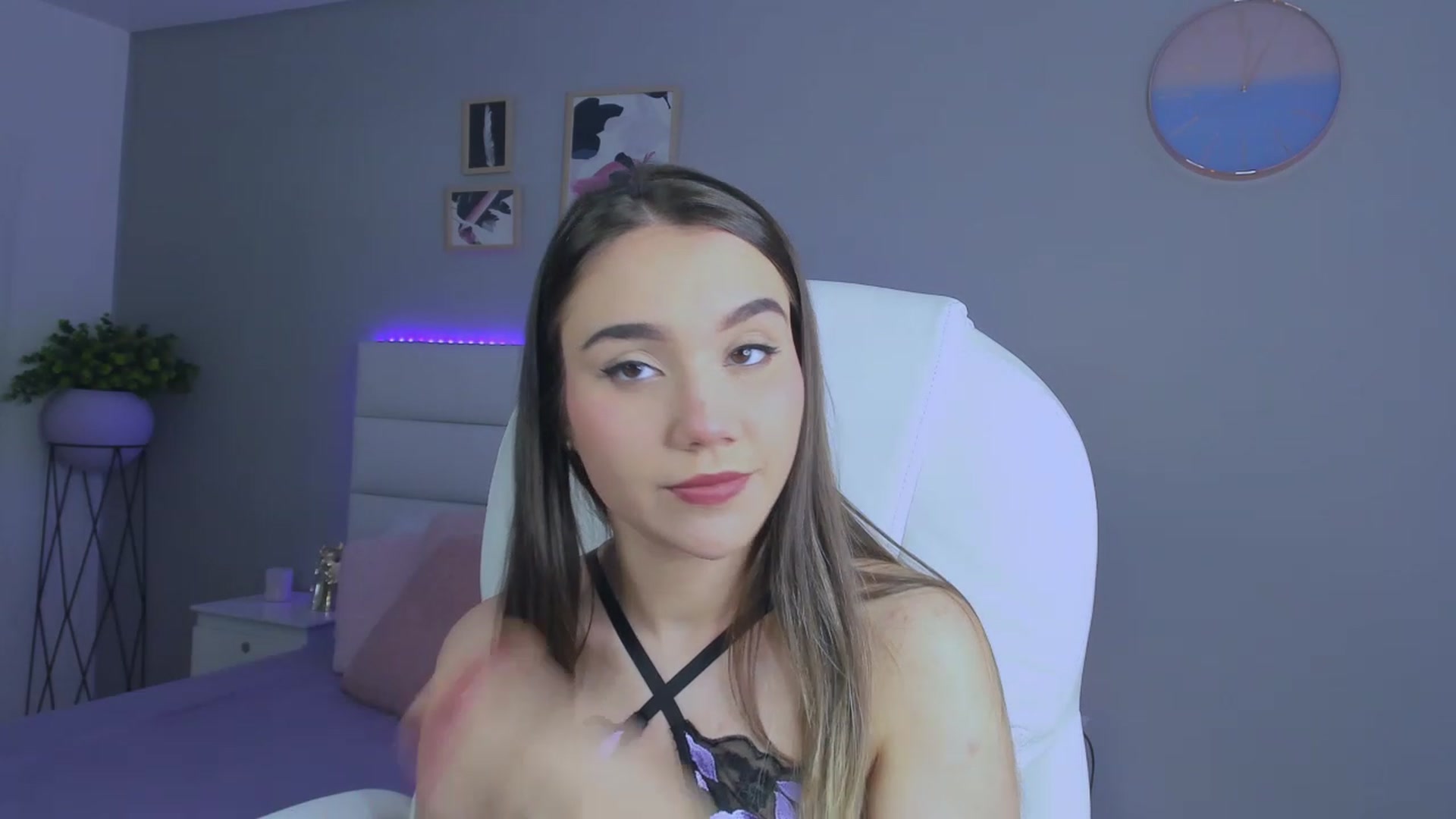 Gallery image thumbnail from Sabrinarey_'s myfreecams stream on, 12/31/2022, 18:06 image 19 of 20