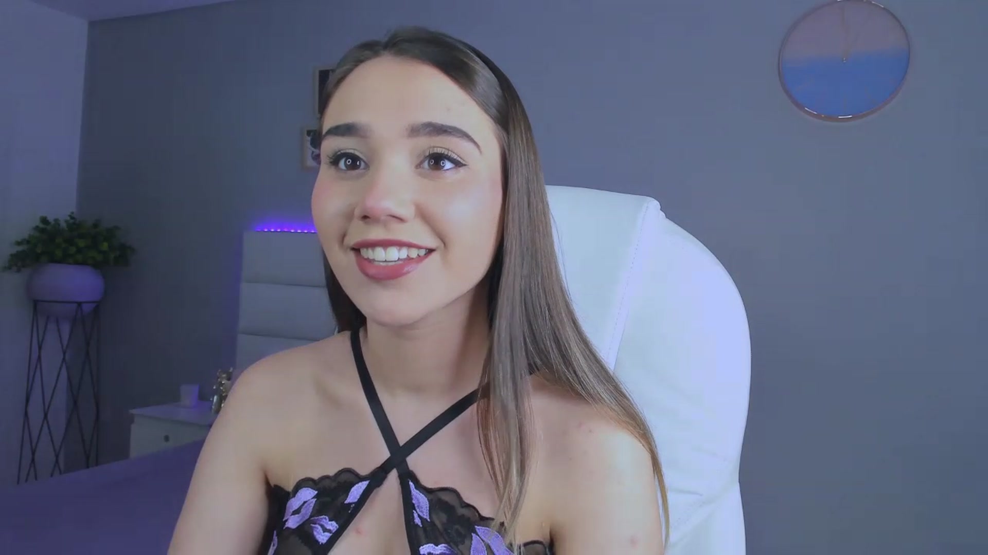 Gallery image thumbnail from Sabrinarey_'s myfreecams stream on, 12/31/2022, 18:06 image 17 of 20