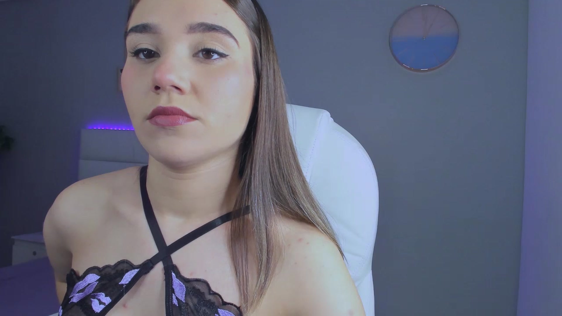Gallery image thumbnail from Sabrinarey_'s myfreecams stream on, 12/31/2022, 18:06 image 16 of 20