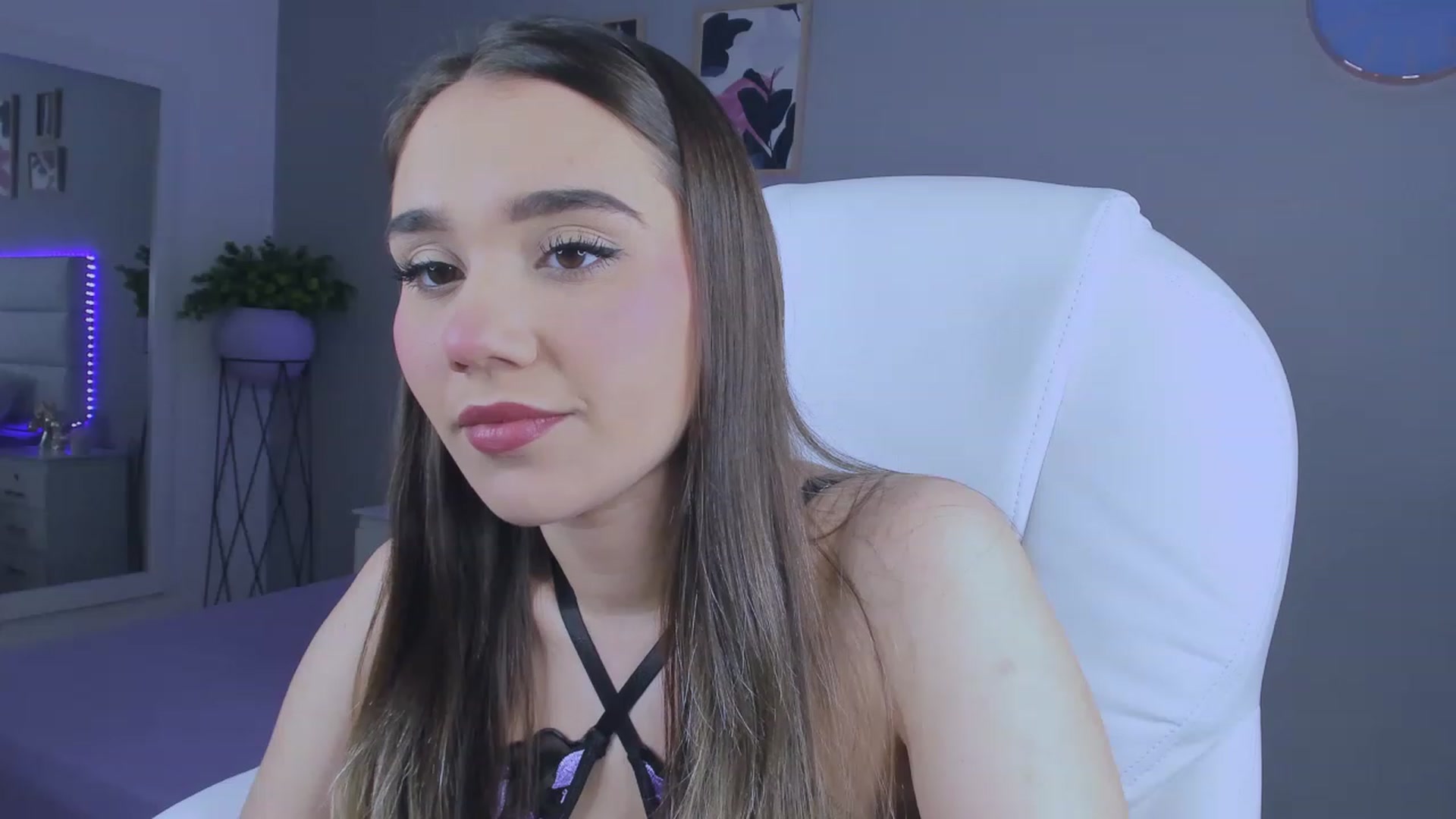Gallery image thumbnail from Sabrinarey_'s myfreecams stream on, 12/31/2022, 20:10 image 2 of 20