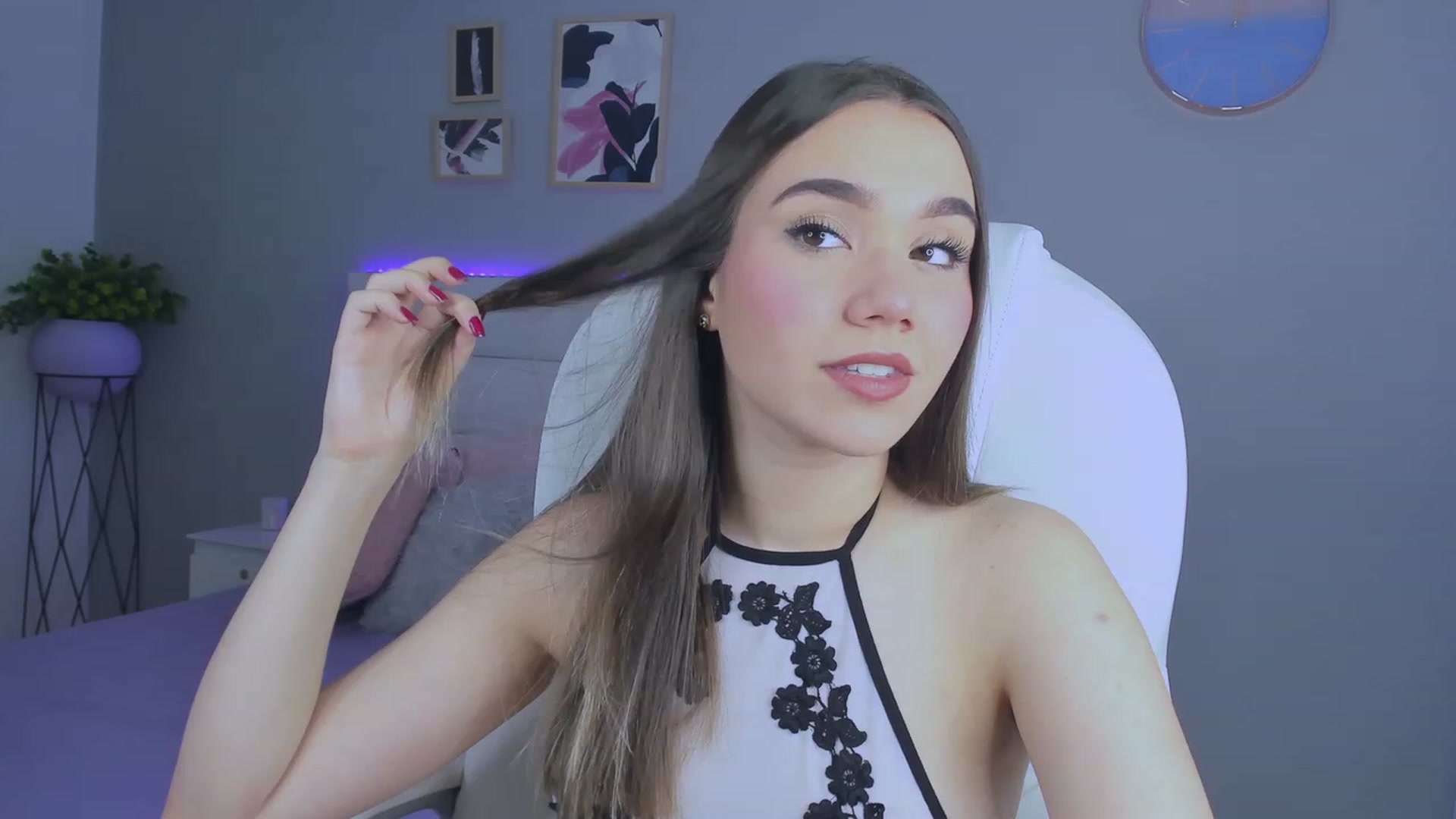 Gallery image thumbnail from Sabrinarey_'s myfreecams stream on, 01/01/2023, 16:46 image 6 of 20
