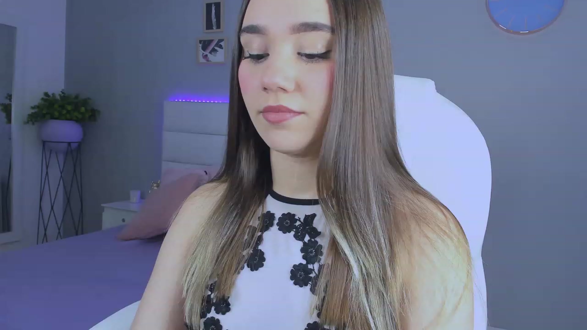 Gallery image thumbnail from Sabrinarey_'s myfreecams stream on, 01/01/2023, 16:46 image 20 of 20
