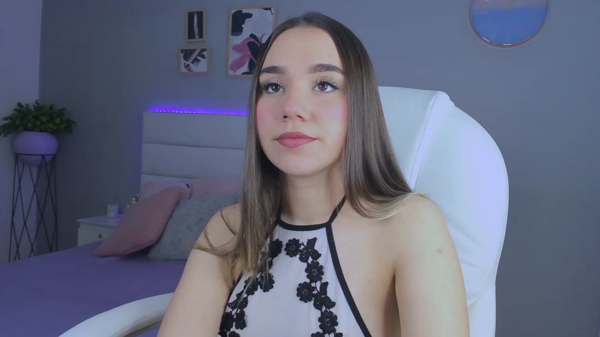 Gallery image thumbnail from Sabrinarey_'s myfreecams stream on, 01/01/2023, 16:46 image 18 of 20