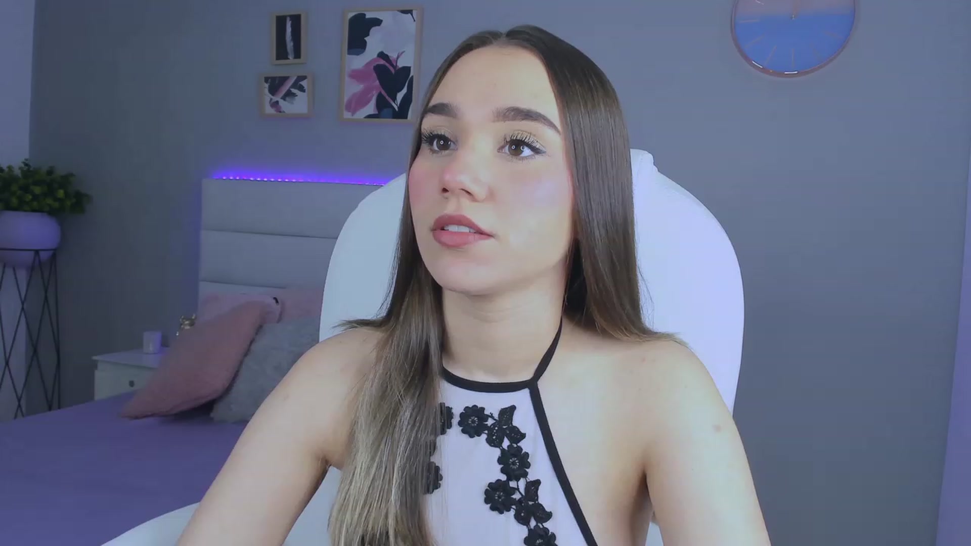 Gallery image thumbnail from Sabrinarey_'s myfreecams stream on, 01/01/2023, 16:46 image 1 of 20
