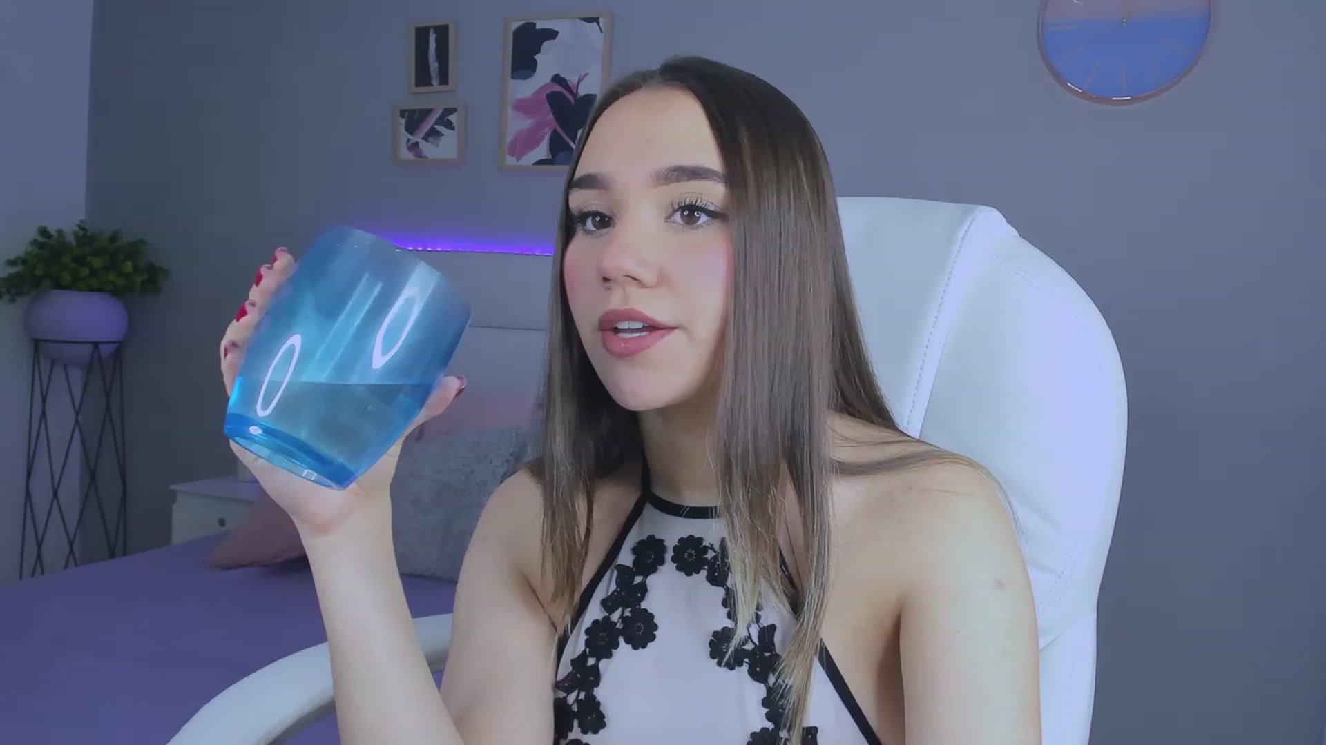 Gallery image thumbnail from Sabrinarey_'s myfreecams stream on, 01/01/2023, 16:46 image 13 of 20