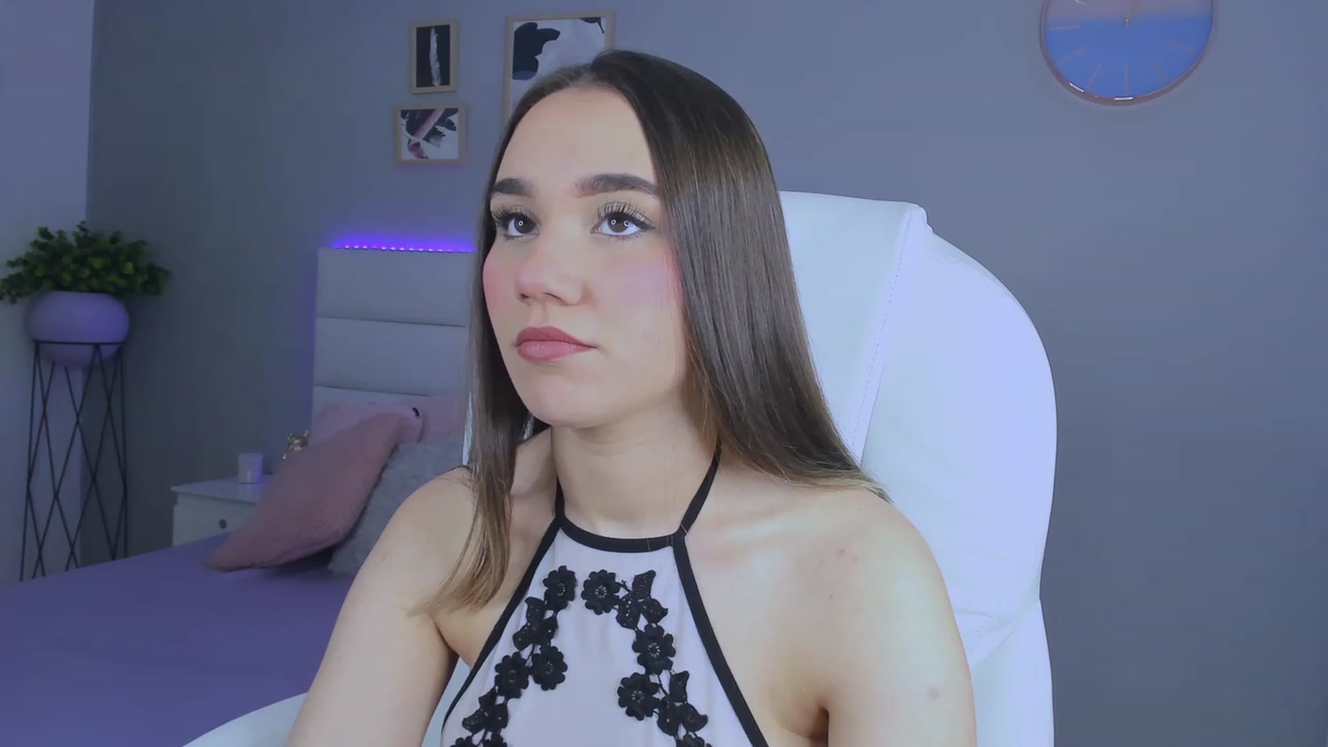 Gallery image thumbnail from Sabrinarey_'s myfreecams stream on, 01/01/2023, 16:46 image 7 of 20