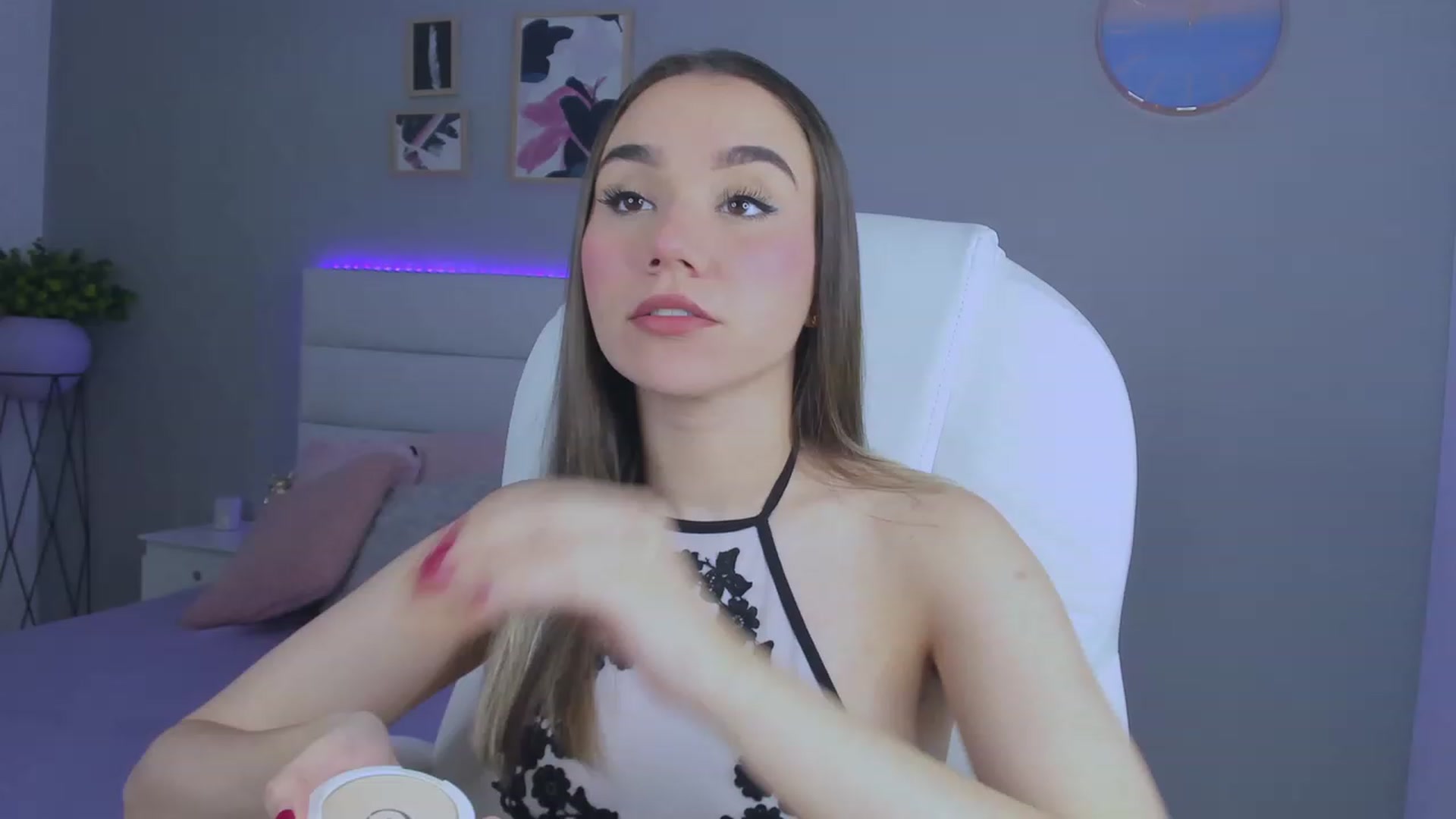 Gallery image thumbnail from Sabrinarey_'s myfreecams stream on, 01/01/2023, 16:46 image 2 of 20