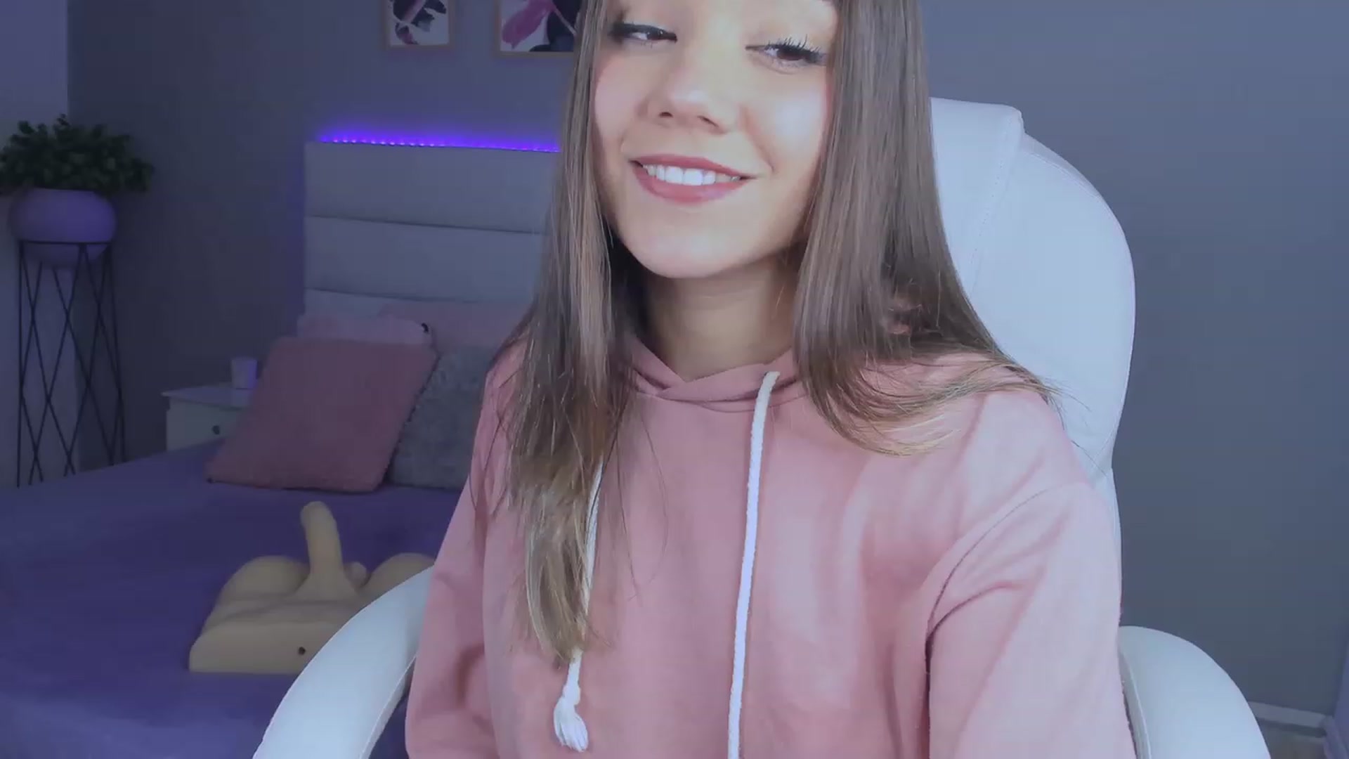 Gallery image thumbnail from Sabrinarey_'s myfreecams stream on, 01/01/2023, 21:11 image 3 of 20