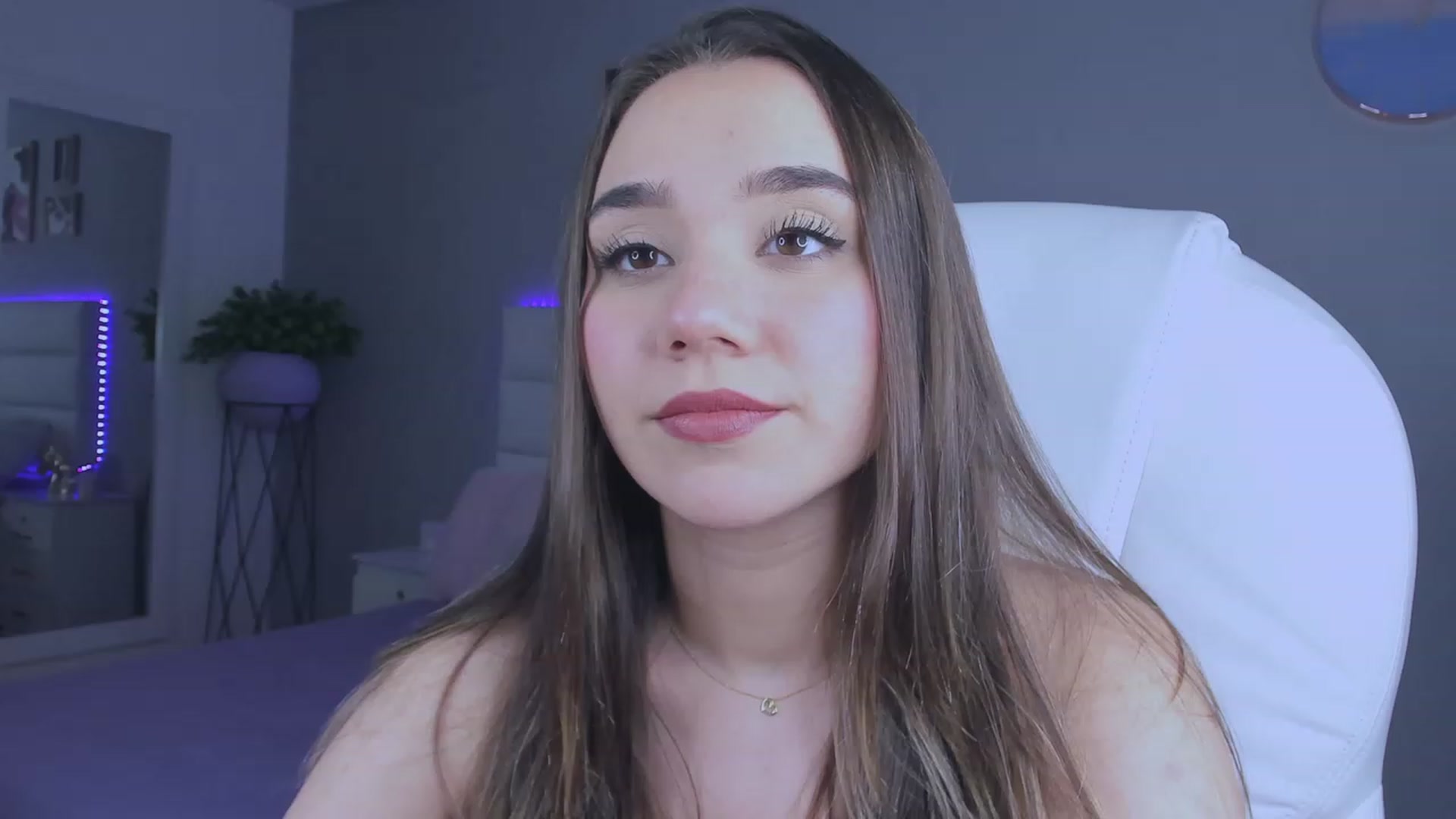Gallery image thumbnail from Sabrinarey_'s myfreecams stream on, 01/03/2023, 24:02 image 3 of 20