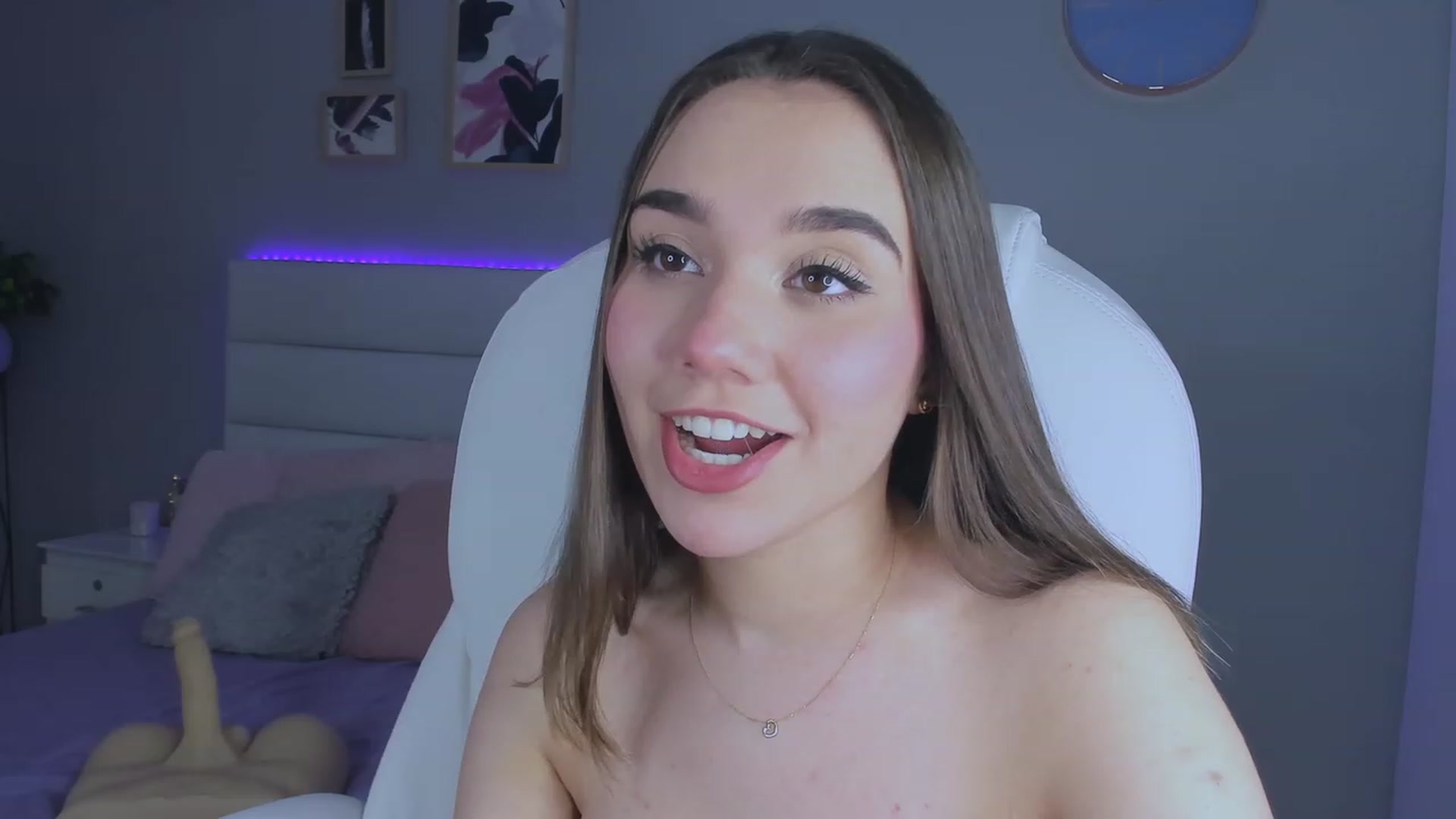 Gallery image thumbnail from Sabrinarey_'s myfreecams stream on, 01/08/2023, 22:28 image 15 of 20