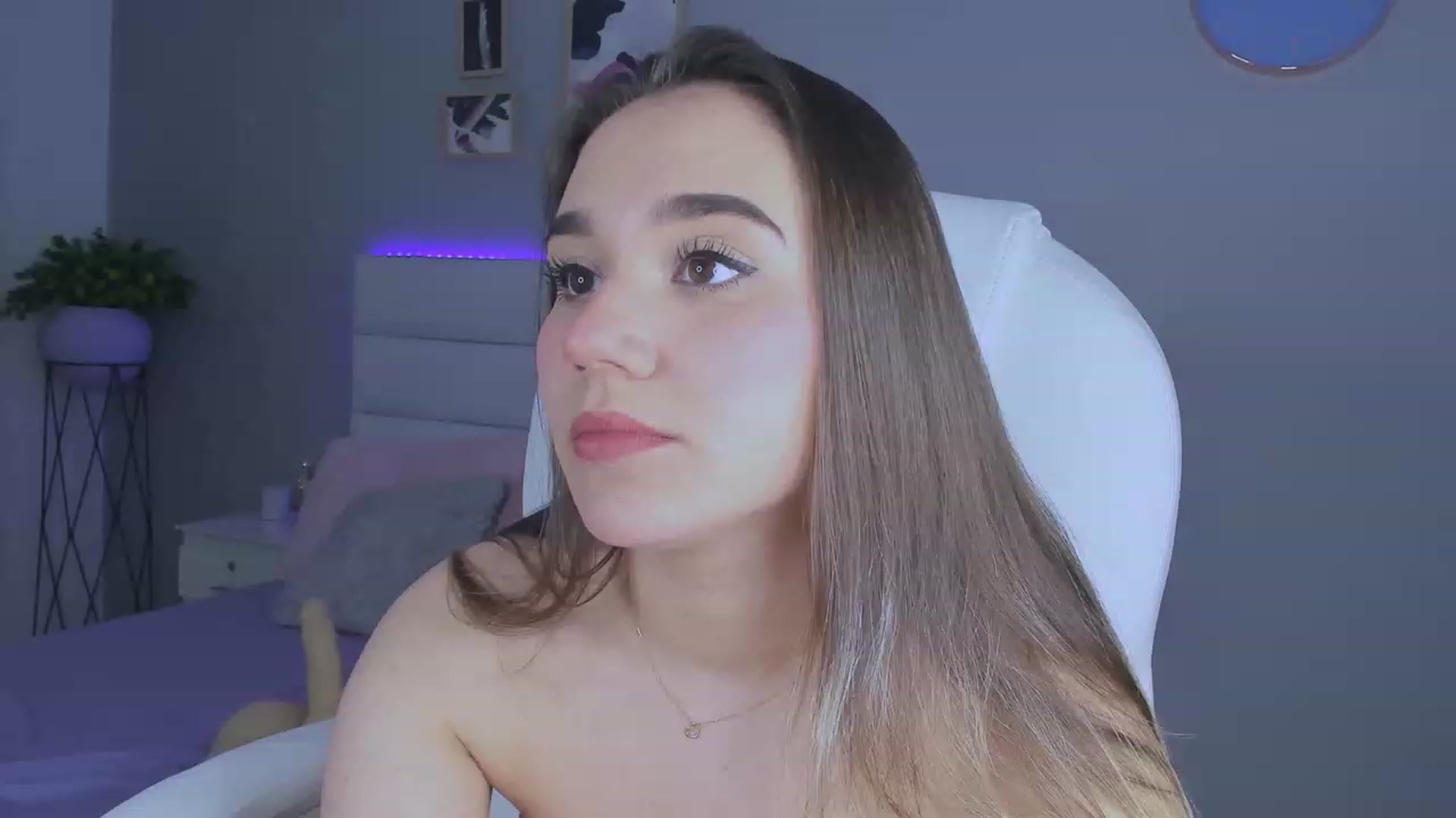 Gallery image thumbnail from Sabrinarey_'s myfreecams stream on, 01/08/2023, 22:28 image 4 of 20