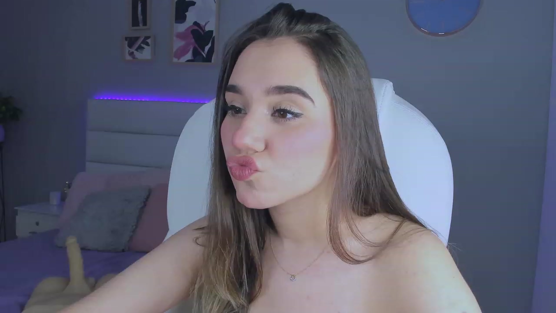 Gallery image thumbnail from Sabrinarey_'s myfreecams stream on, 01/08/2023, 22:28 image 17 of 20