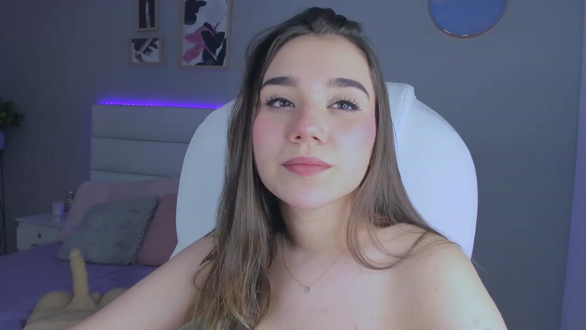 Gallery image thumbnail from Sabrinarey_'s myfreecams stream on, 01/08/2023, 22:28 image 18 of 20