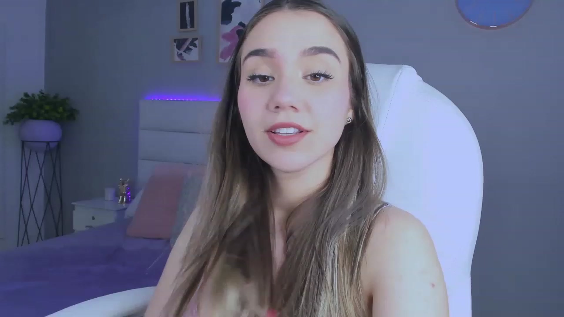 Gallery image thumbnail from Sabrinarey_'s myfreecams stream on, 01/11/2023, 01:03 image 14 of 20