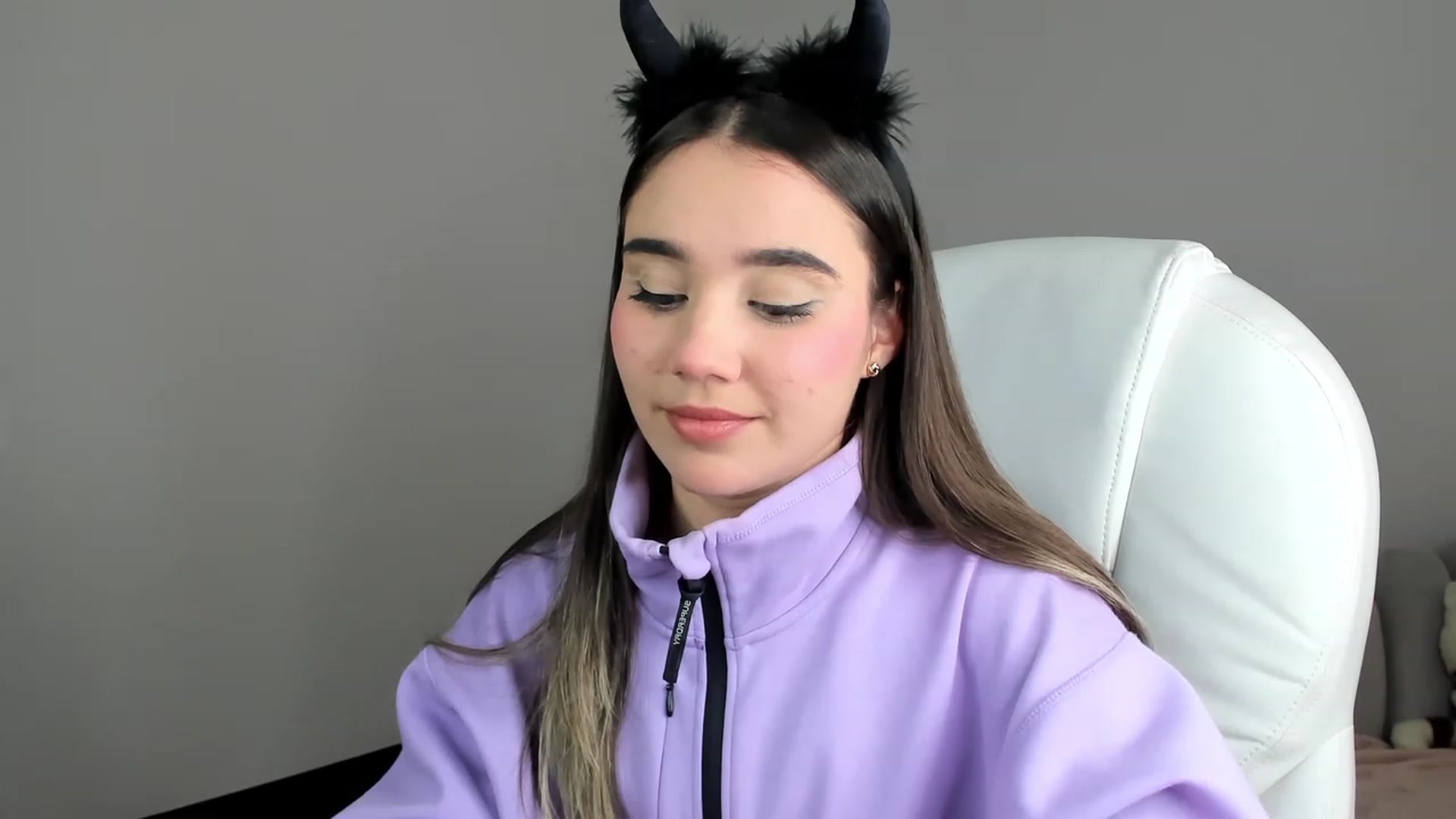 Gallery image thumbnail from Sabrinarey_'s myfreecams stream on, 03/18/2023, 17:37 image 10 of 20