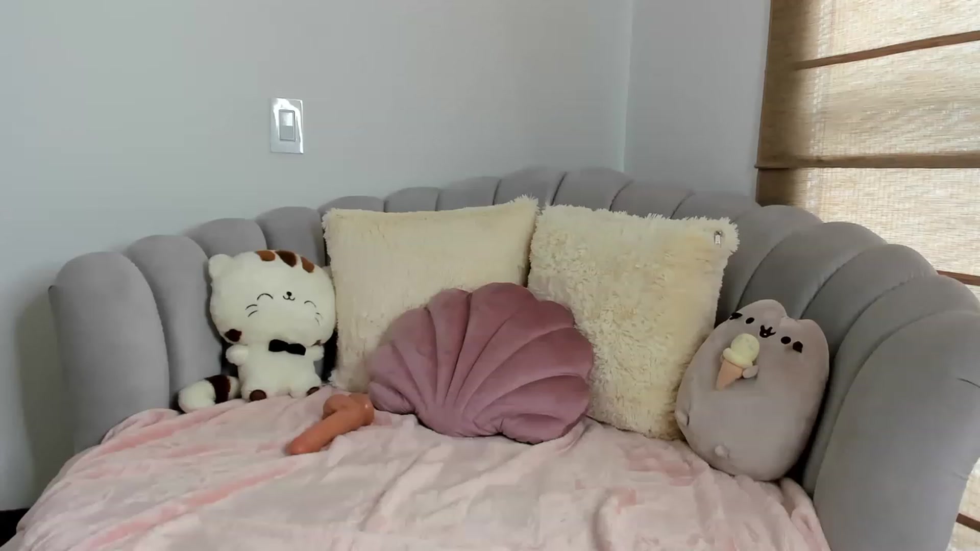 Gallery image thumbnail from Sabrinarey_'s myfreecams stream on, 03/18/2023, 17:37 image 13 of 20
