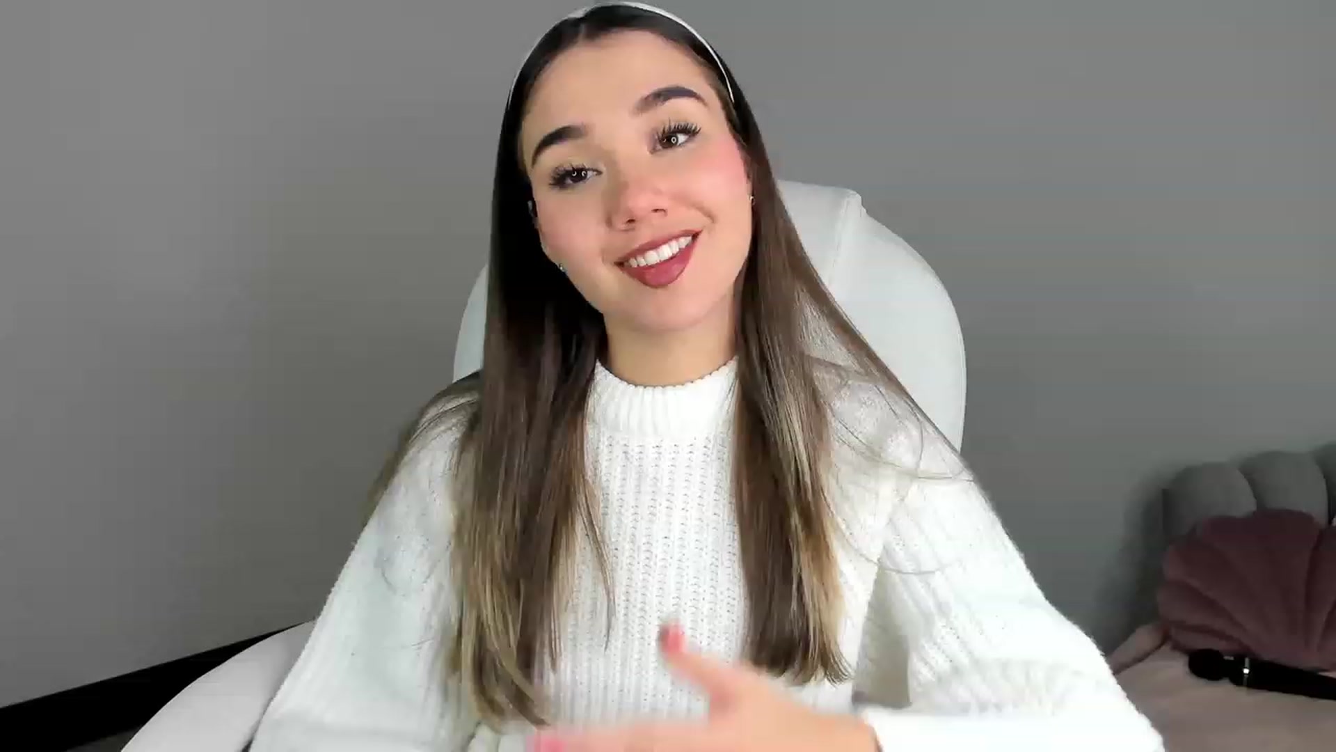 Gallery image thumbnail from Sabrinarey_'s myfreecams stream on, 03/20/2023, 16:54 image 1 of 20