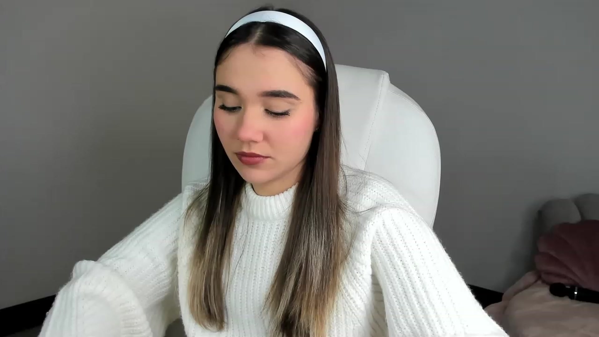 Gallery image thumbnail from Sabrinarey_'s myfreecams stream on, 03/20/2023, 16:54 image 7 of 20
