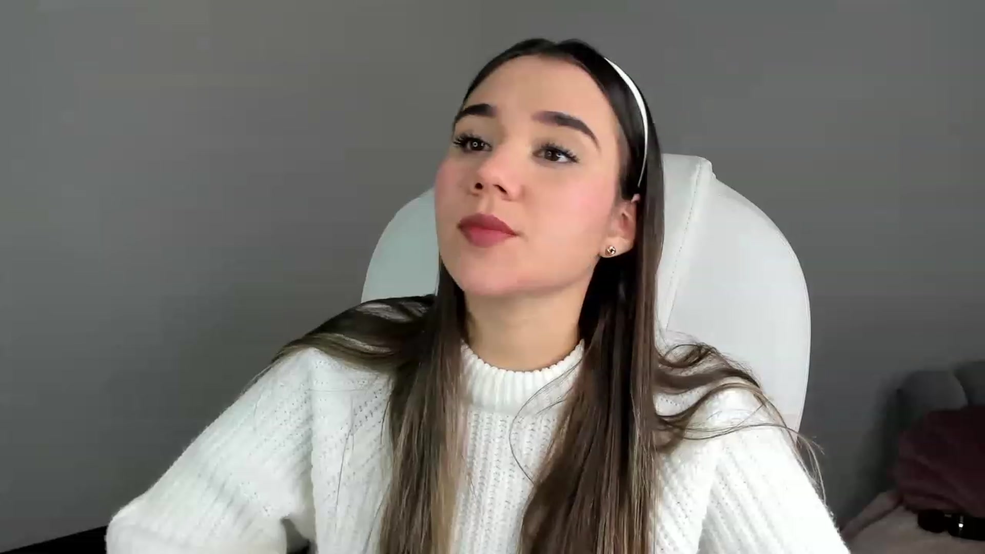 Gallery image thumbnail from Sabrinarey_'s myfreecams stream on, 03/20/2023, 16:54 image 17 of 20