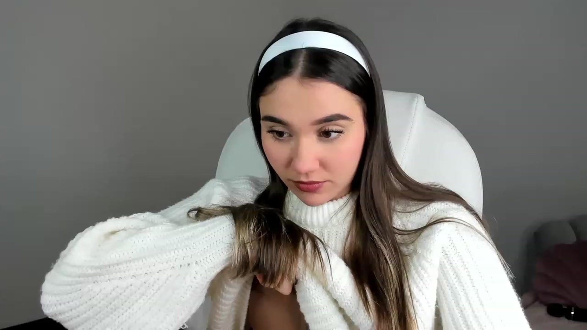 Gallery image thumbnail from Sabrinarey_'s myfreecams stream on, 03/20/2023, 16:54 image 18 of 20