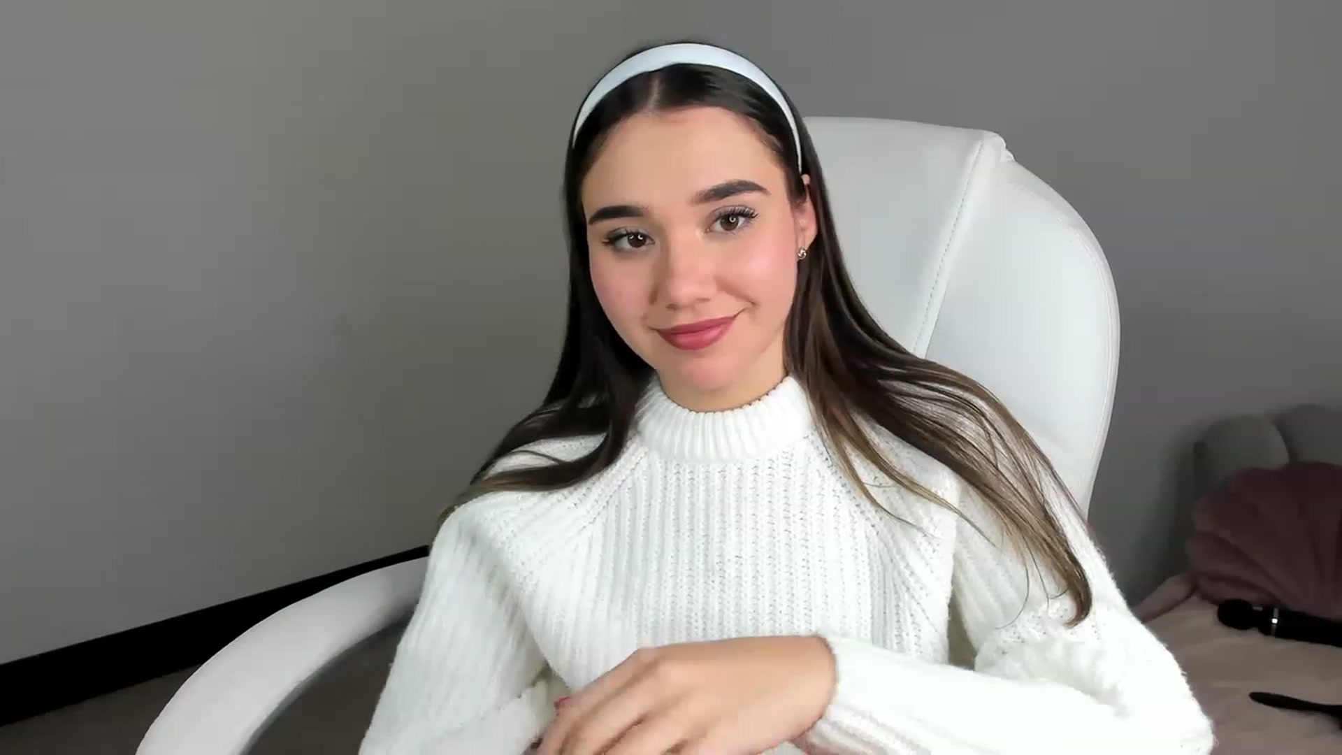 Gallery image thumbnail from Sabrinarey_'s myfreecams stream on, 03/20/2023, 18:29 image 10 of 20