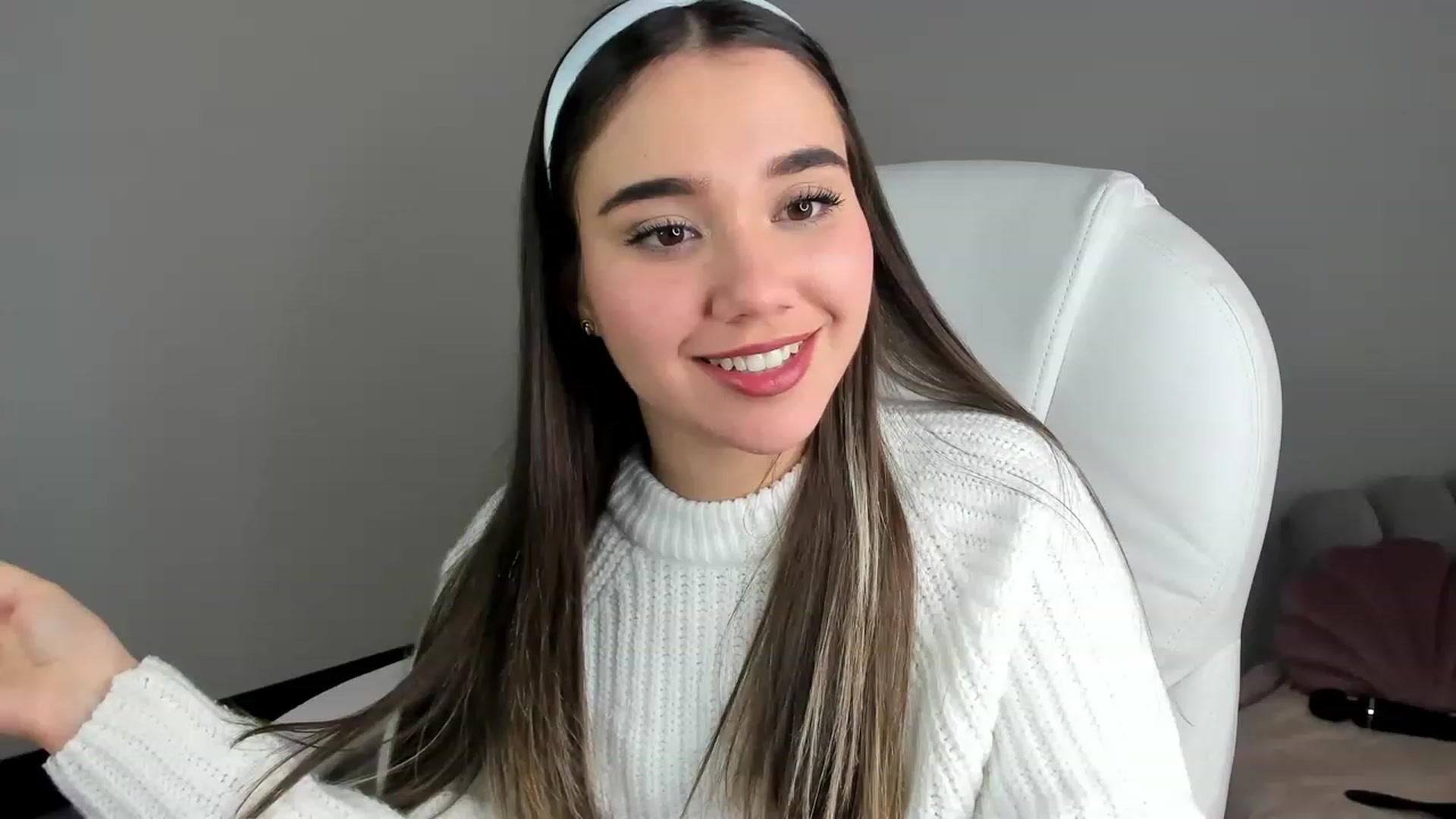 Gallery image thumbnail from Sabrinarey_'s myfreecams stream on, 03/20/2023, 18:29 image 9 of 20