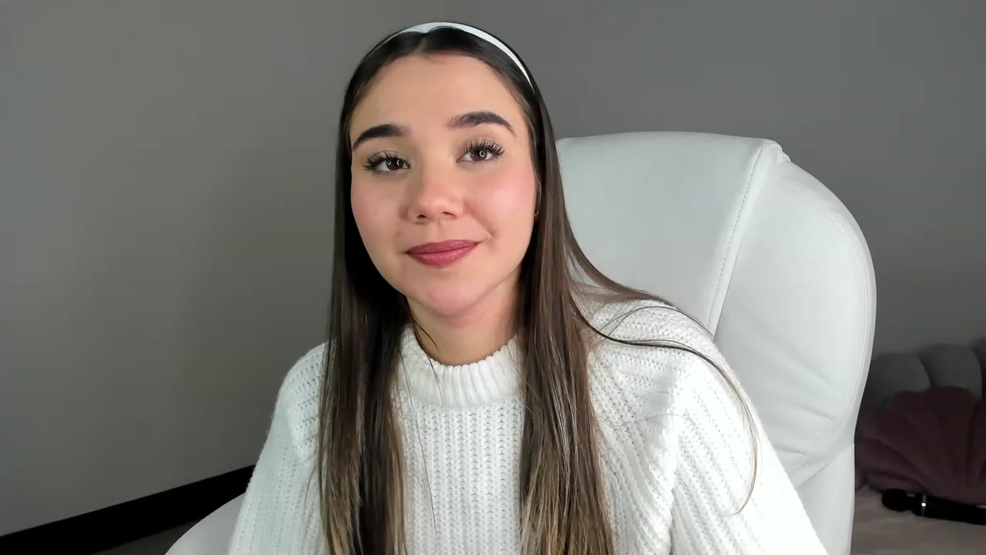 Gallery image thumbnail from Sabrinarey_'s myfreecams stream on, 03/20/2023, 18:29 image 20 of 20
