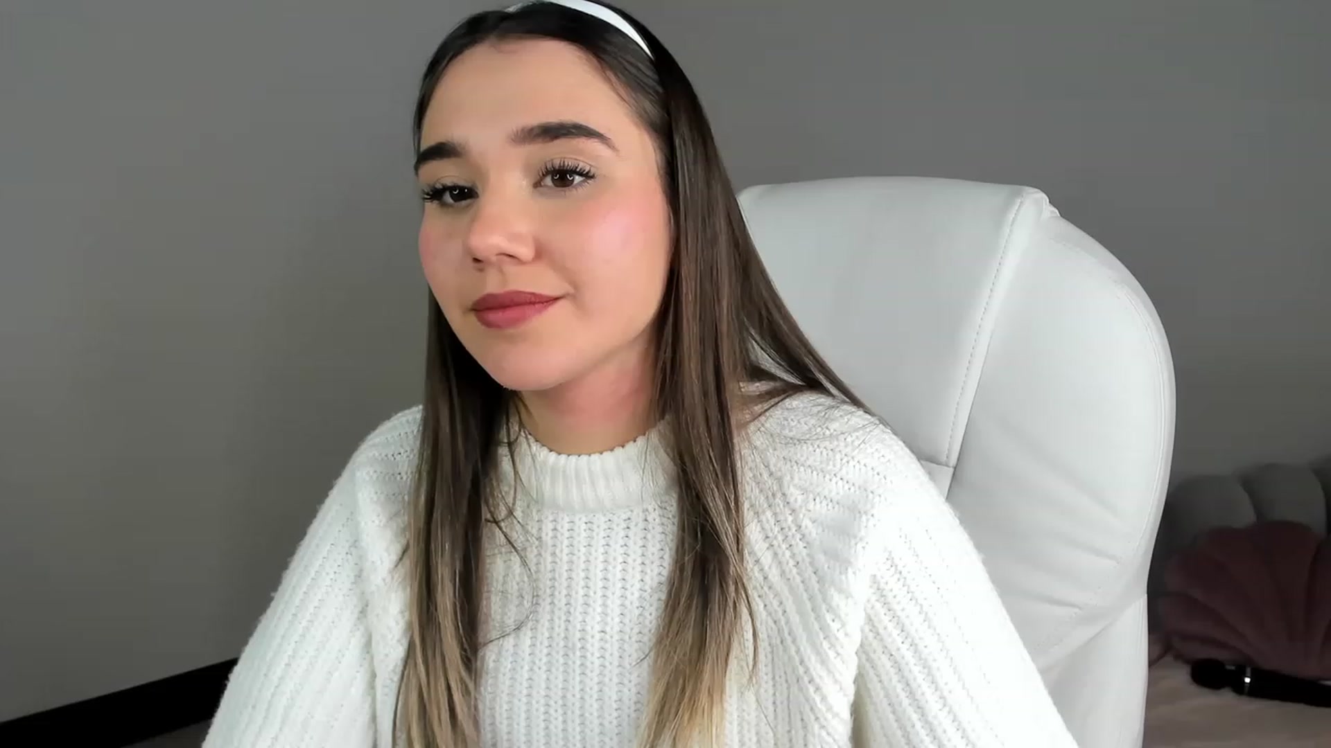 Gallery image thumbnail from Sabrinarey_'s myfreecams stream on, 03/20/2023, 18:29 image 19 of 20