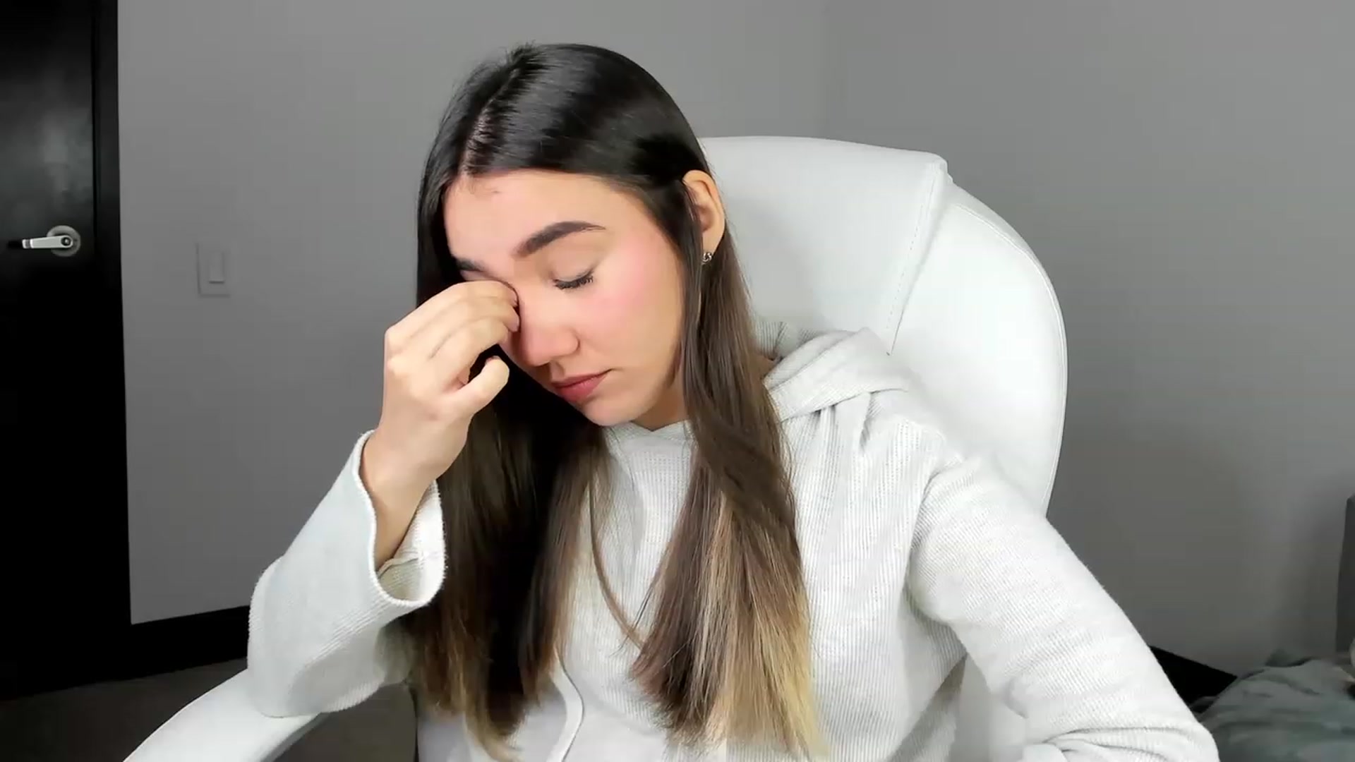 Gallery image thumbnail from Sabrinarey_'s myfreecams stream on, 03/22/2023, 15:13 image 14 of 20