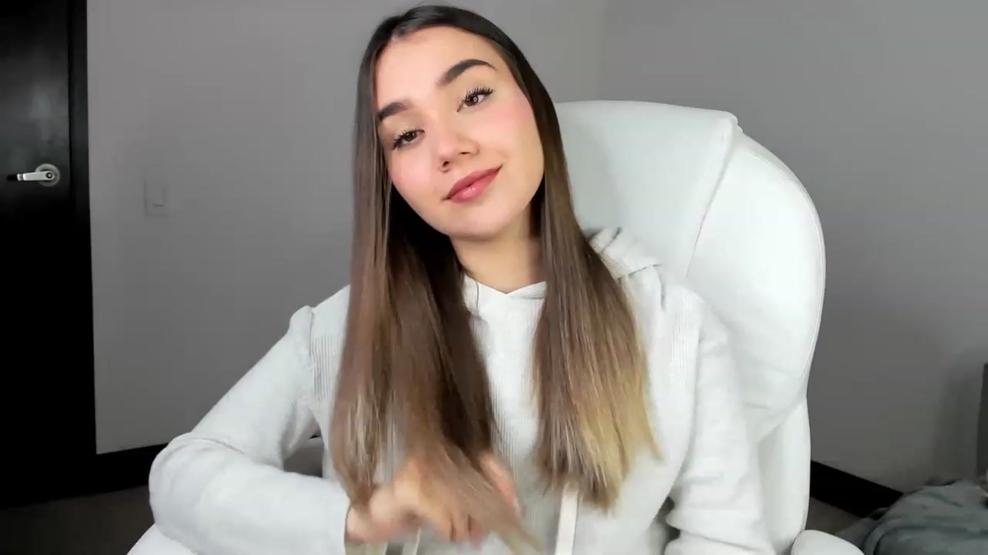 Gallery image thumbnail from Sabrinarey_'s myfreecams stream on, 03/22/2023, 15:13 image 16 of 20