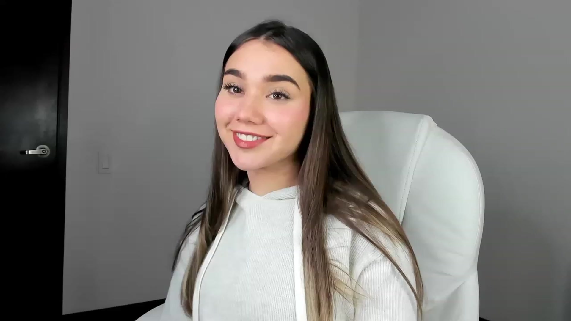 Gallery image thumbnail from Sabrinarey_'s myfreecams stream on, 03/22/2023, 15:13 image 19 of 20