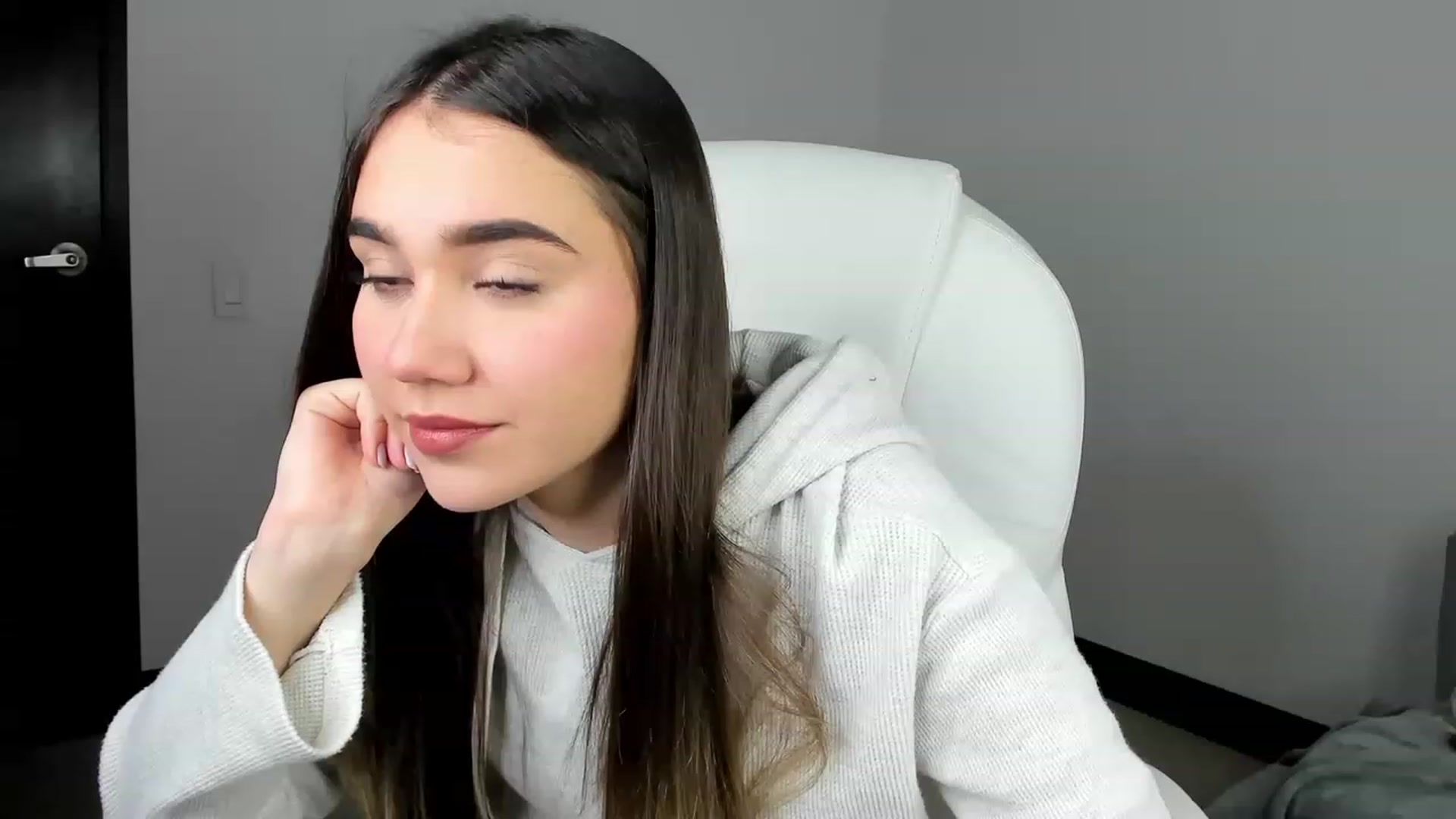 Gallery image thumbnail from Sabrinarey_'s myfreecams stream on, 03/22/2023, 15:13 image 12 of 20
