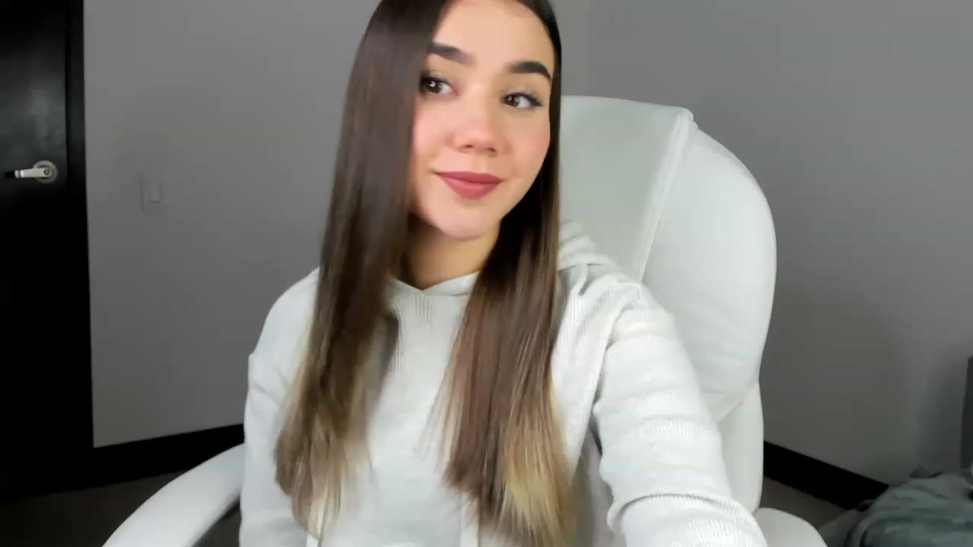 Gallery image thumbnail from Sabrinarey_'s myfreecams stream on, 03/22/2023, 15:13 image 15 of 20