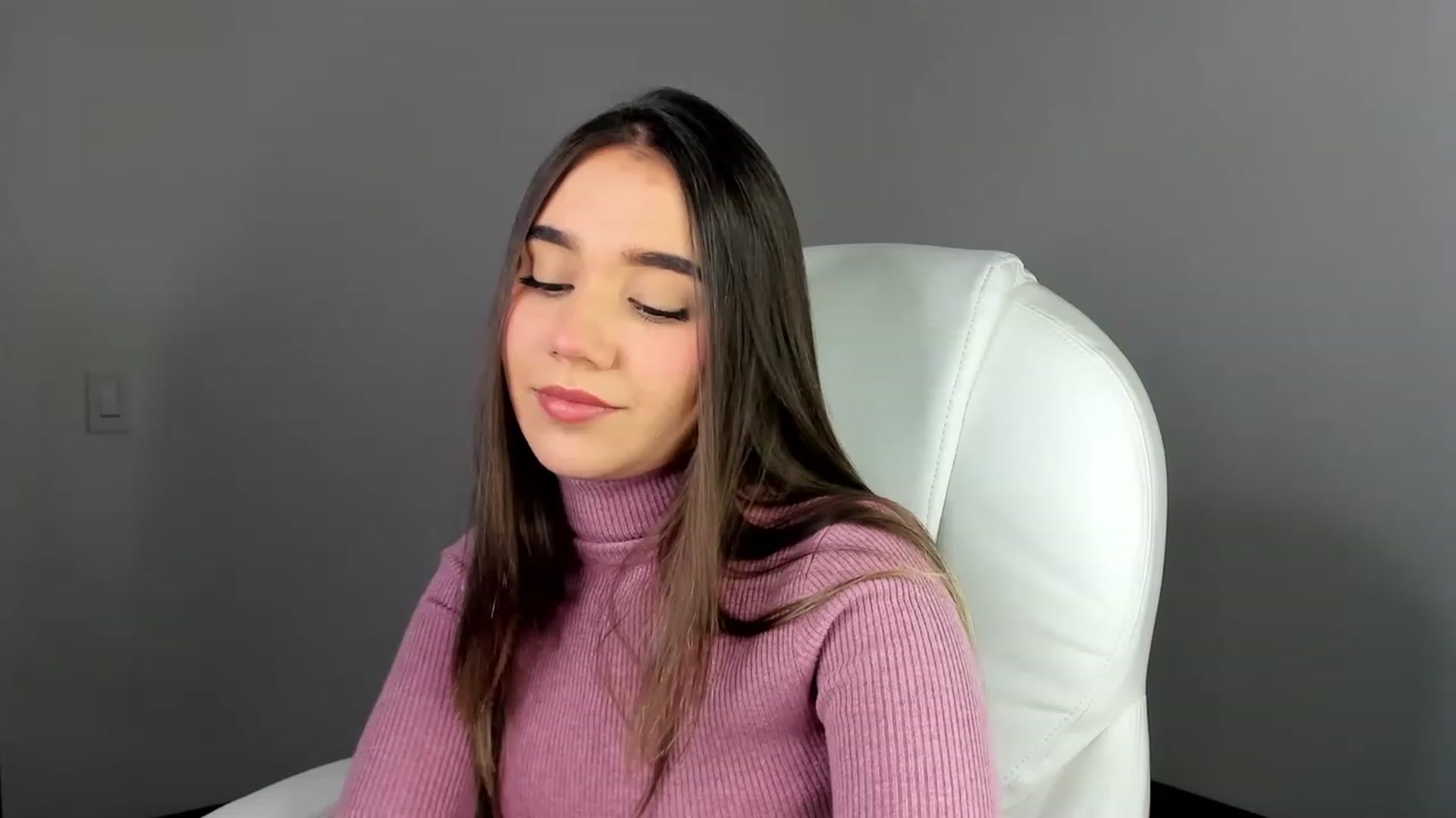 Gallery image thumbnail from Sabrinarey_'s myfreecams stream on, 03/25/2023, 15:00 image 12 of 20