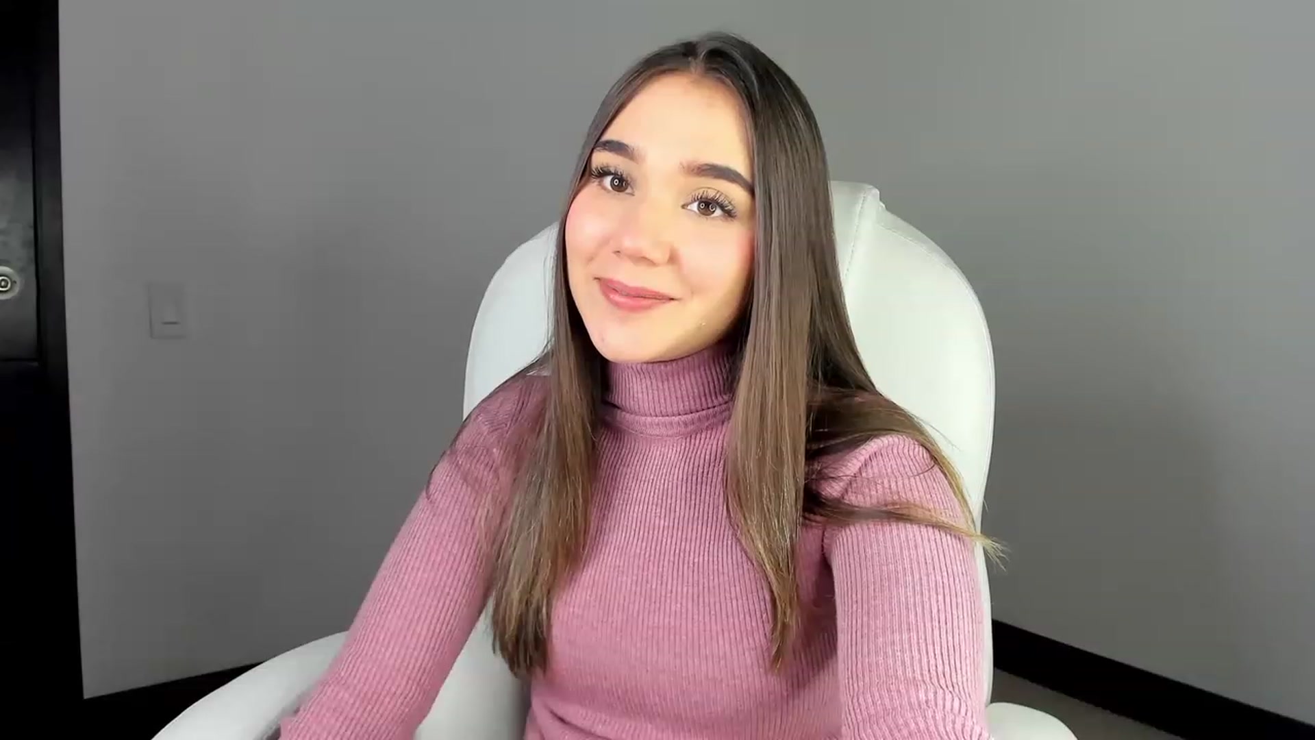 Gallery image thumbnail from Sabrinarey_'s myfreecams stream on, 03/25/2023, 15:00 image 18 of 20