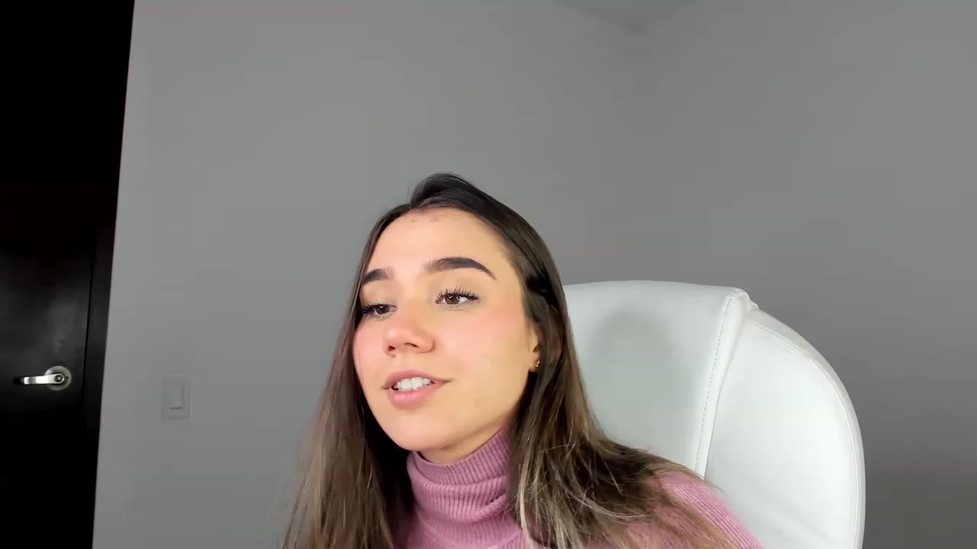 Gallery image thumbnail from Sabrinarey_'s myfreecams stream on, 03/25/2023, 17:40 image 3 of 20