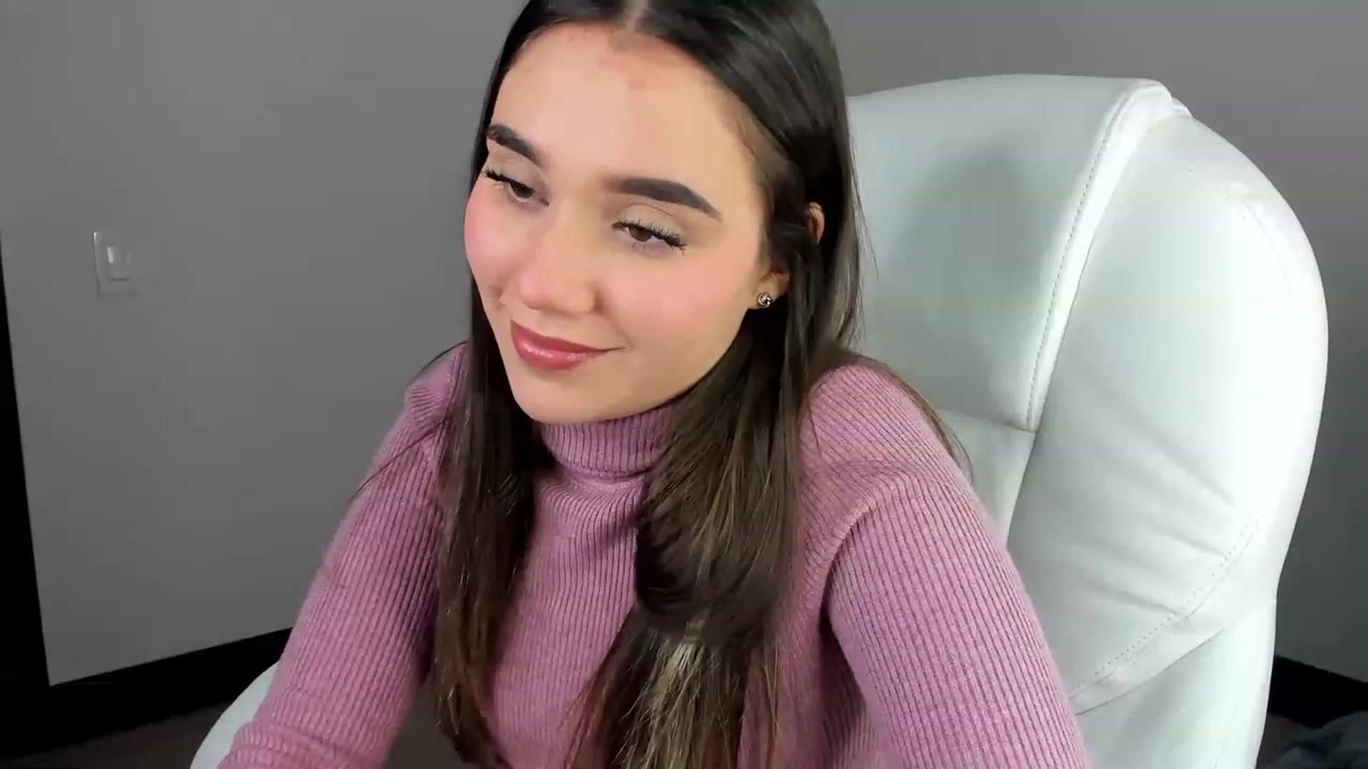 Gallery image thumbnail from Sabrinarey_'s myfreecams stream on, 03/25/2023, 17:40 image 18 of 20