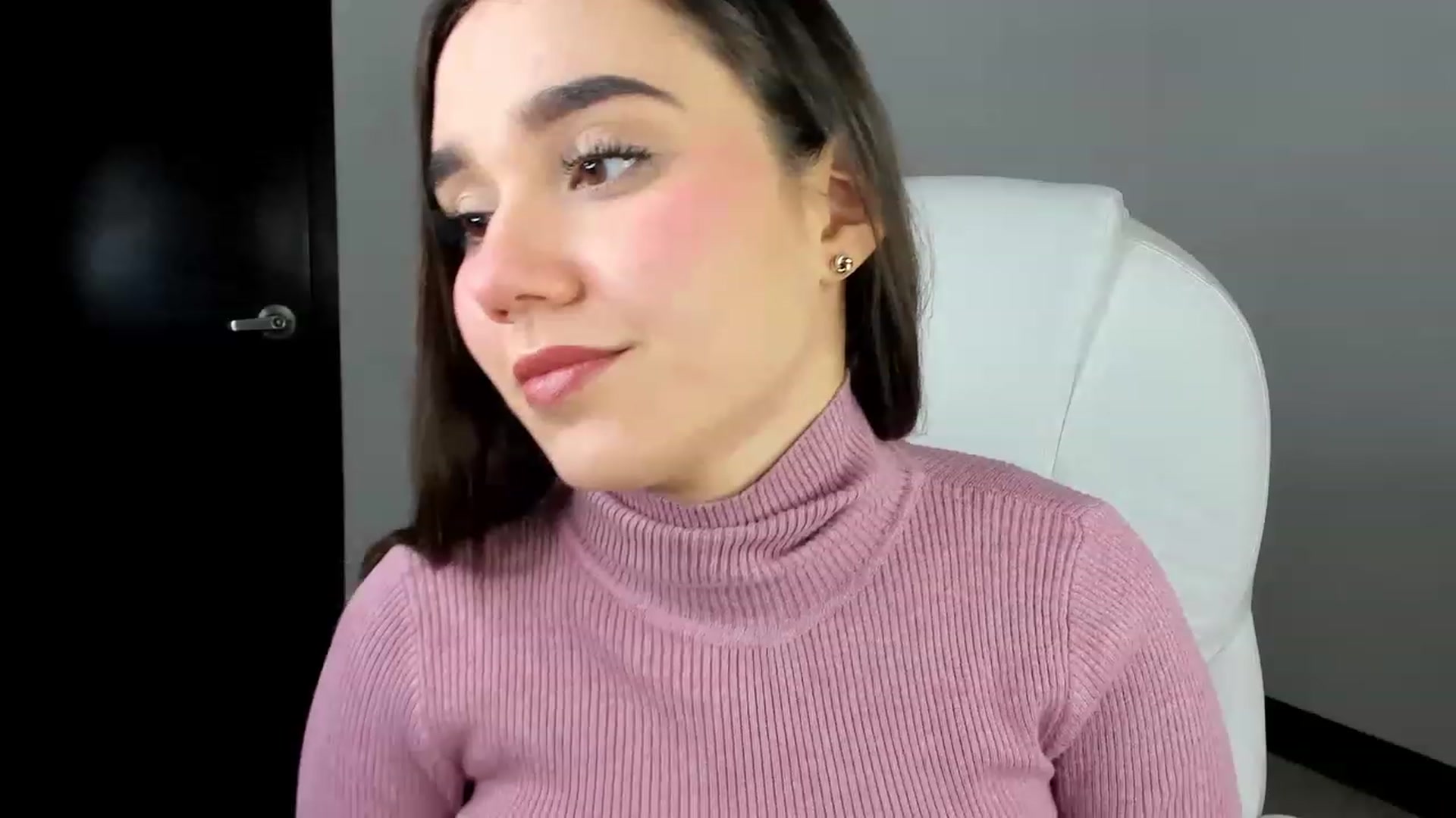 Gallery image thumbnail from Sabrinarey_'s myfreecams stream on, 03/25/2023, 17:40 image 6 of 20